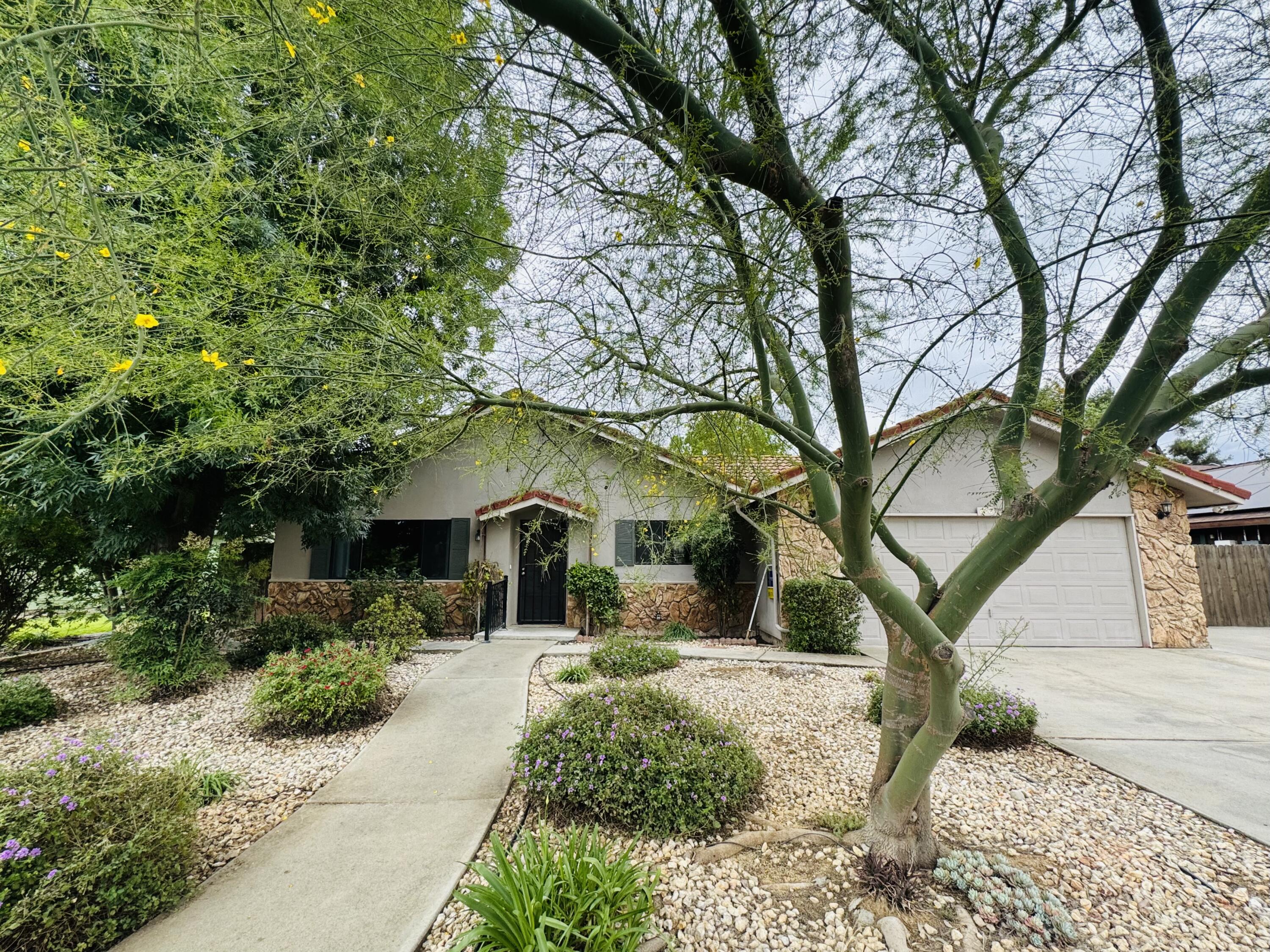 816 W Willow St, Exeter, CA 93221