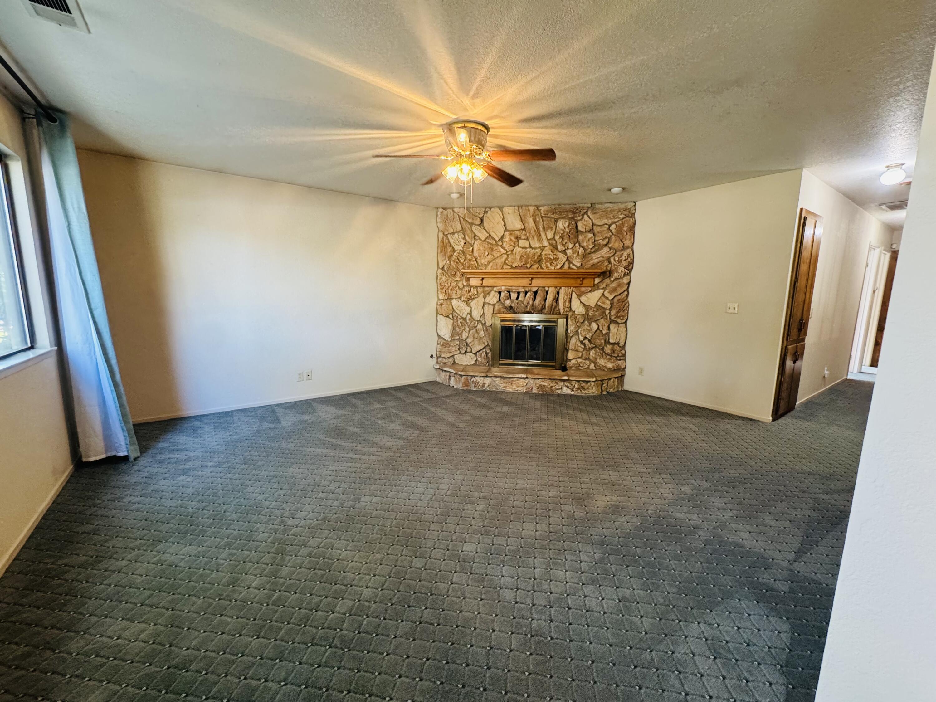 816 W Willow St, Exeter, CA 93221