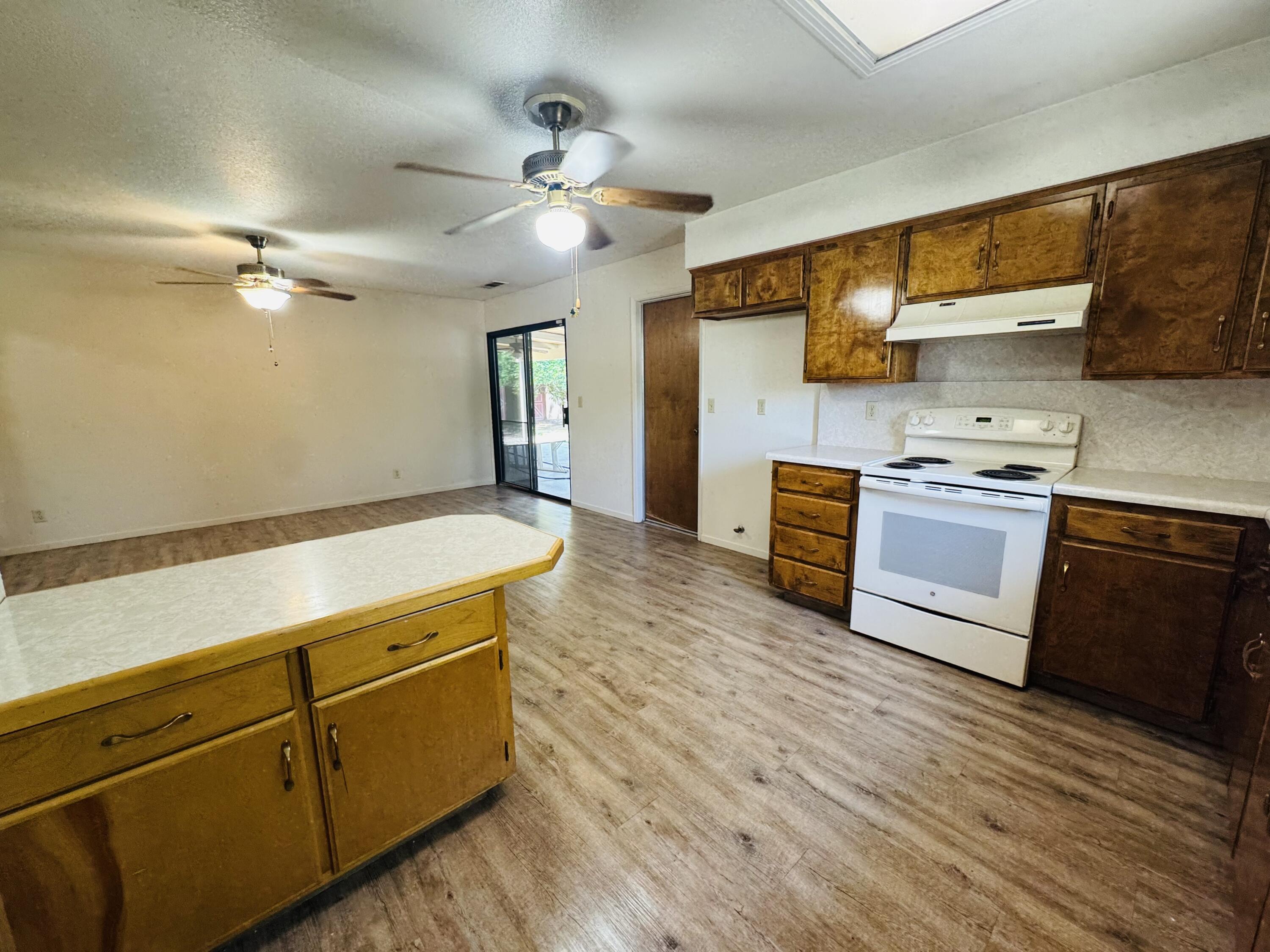 816 W Willow St, Exeter, CA 93221