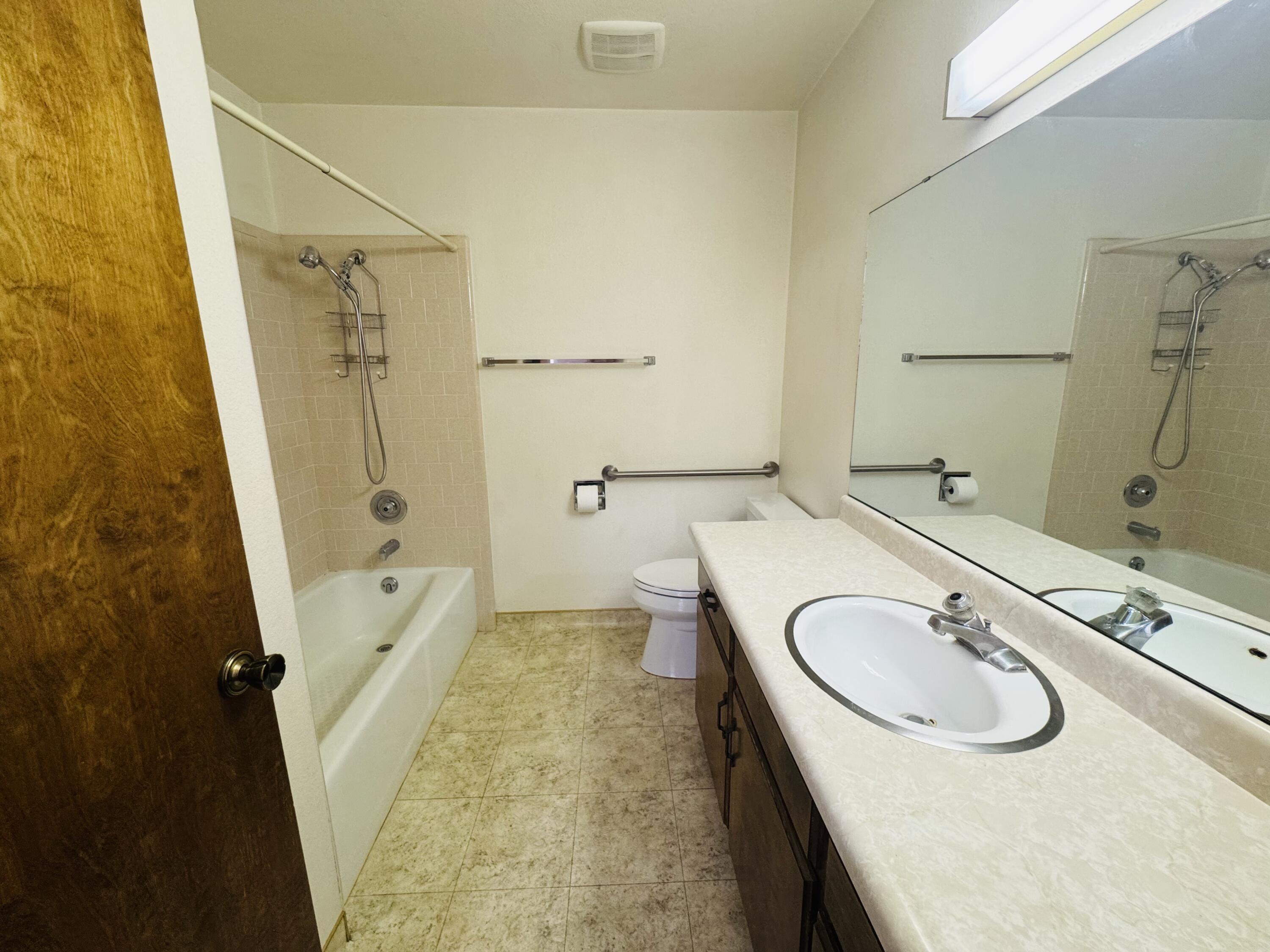 816 W Willow St, Exeter, CA 93221