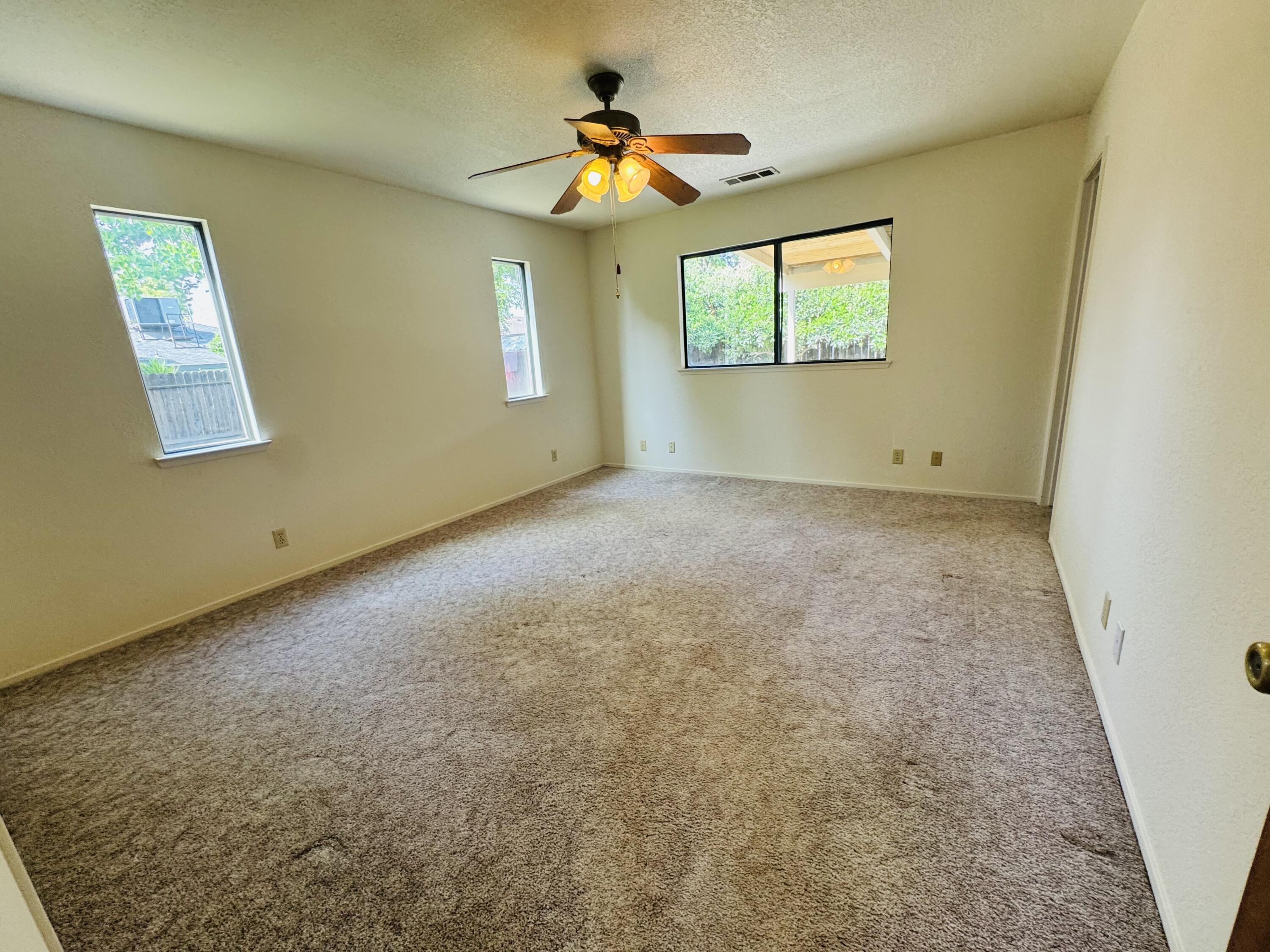 816 W Willow St, Exeter, CA 93221