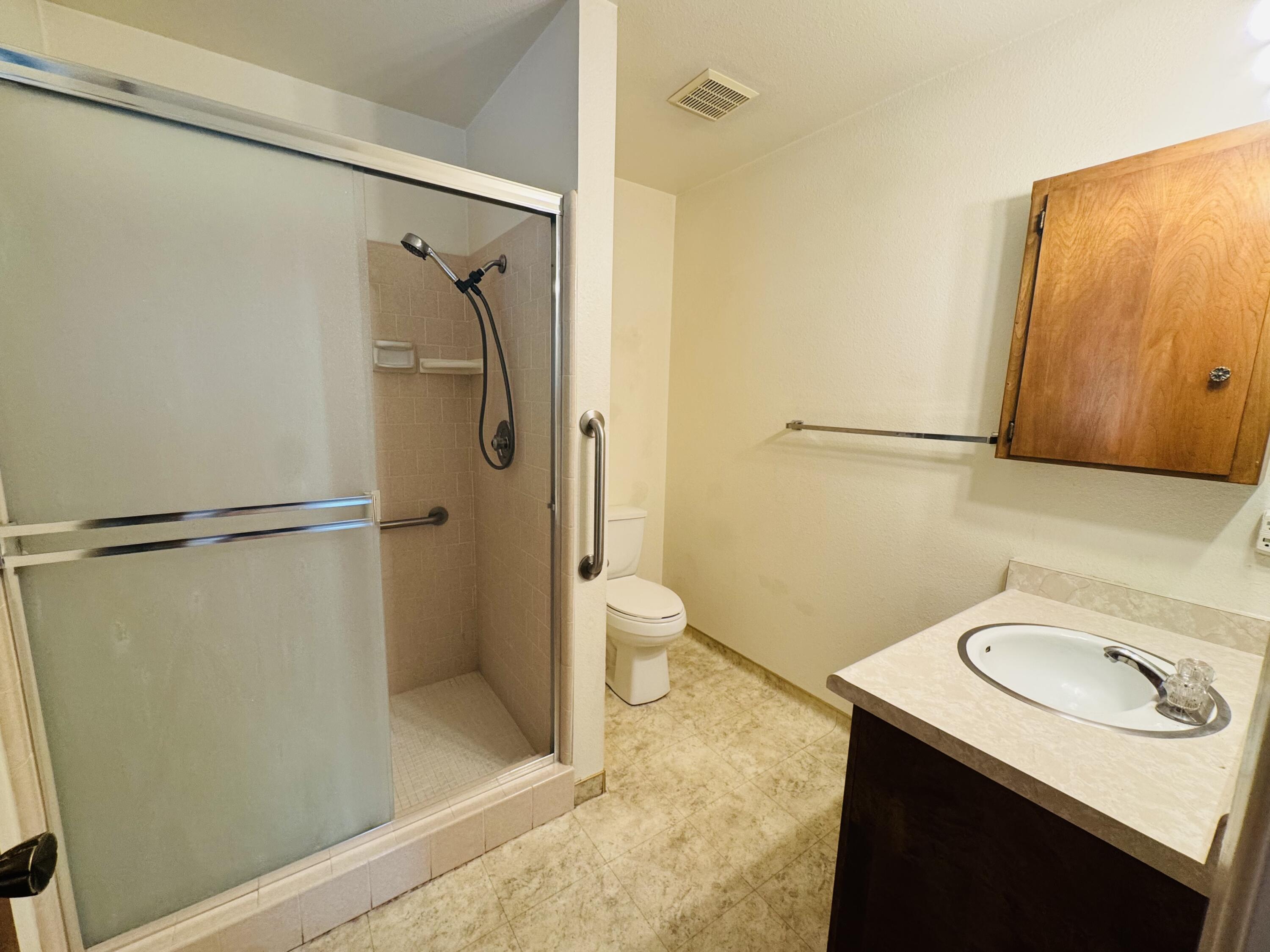 816 W Willow St, Exeter, CA 93221