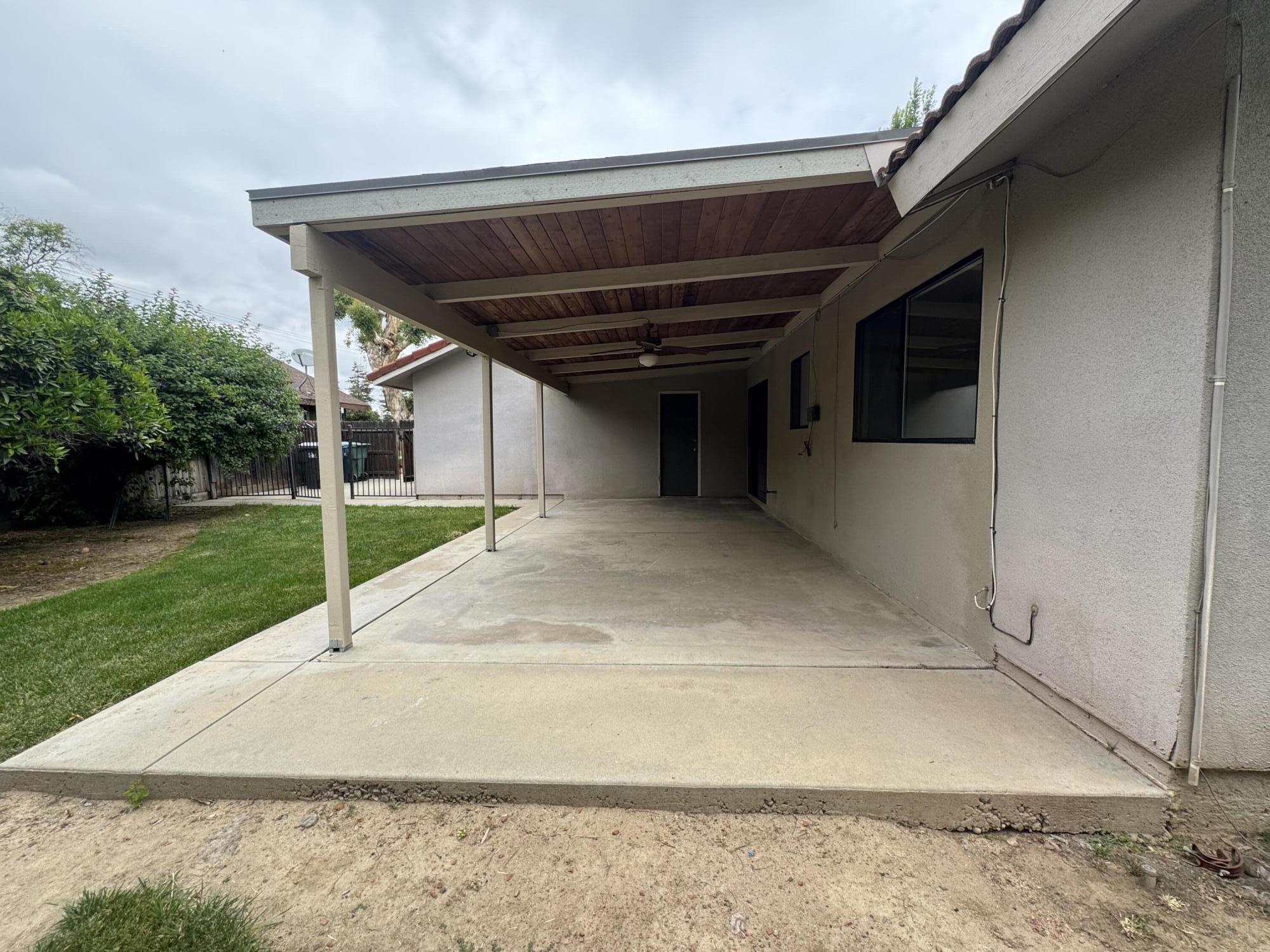 816 W Willow St, Exeter, CA 93221