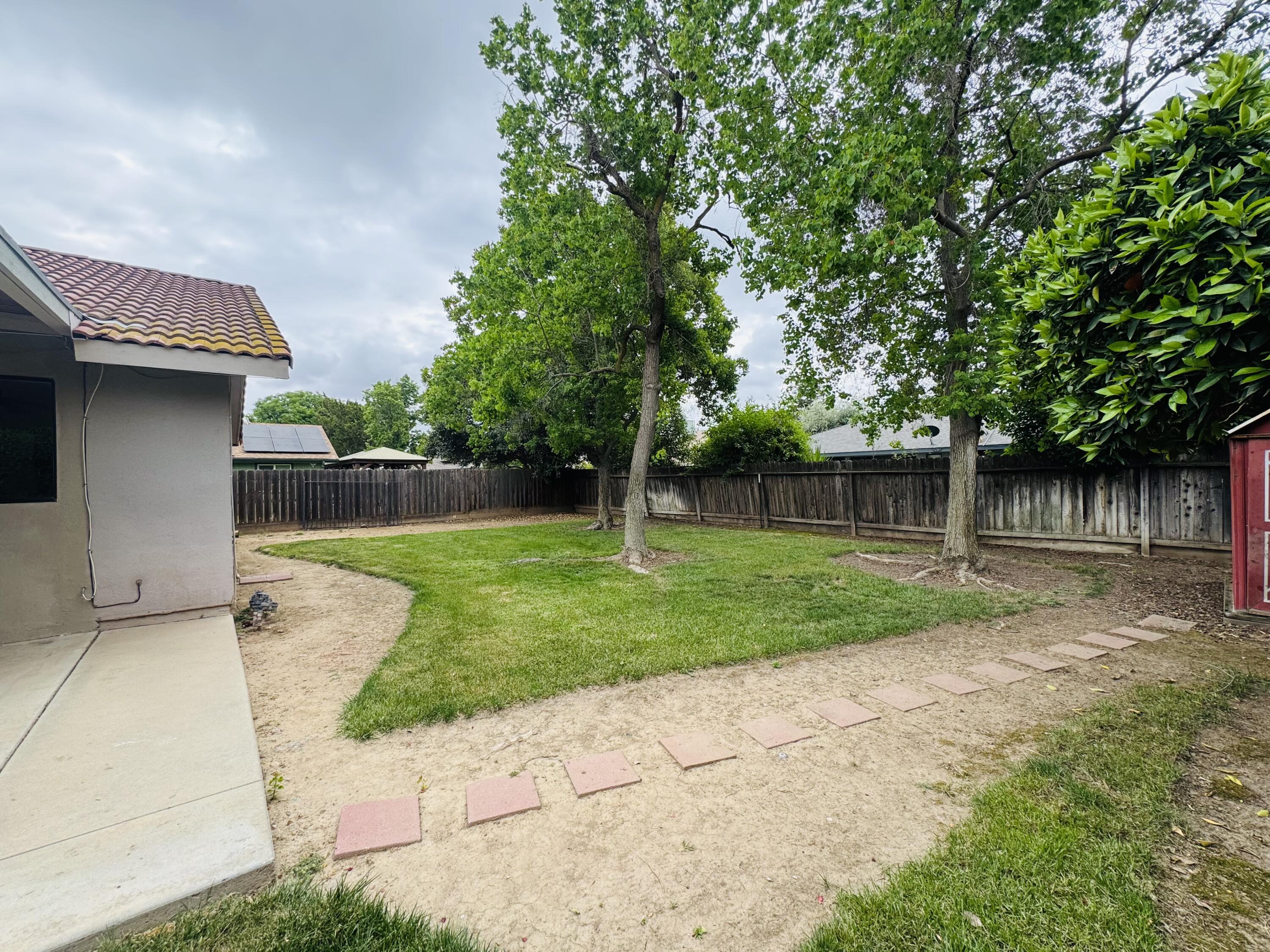816 W Willow St, Exeter, CA 93221