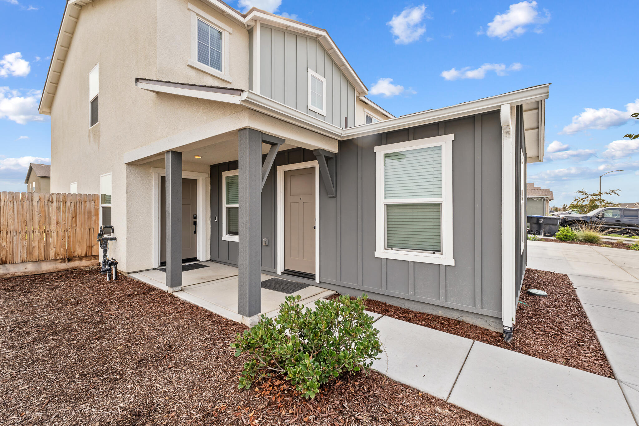 1109 E Elkhorn Ave, Visalia, CA 93277