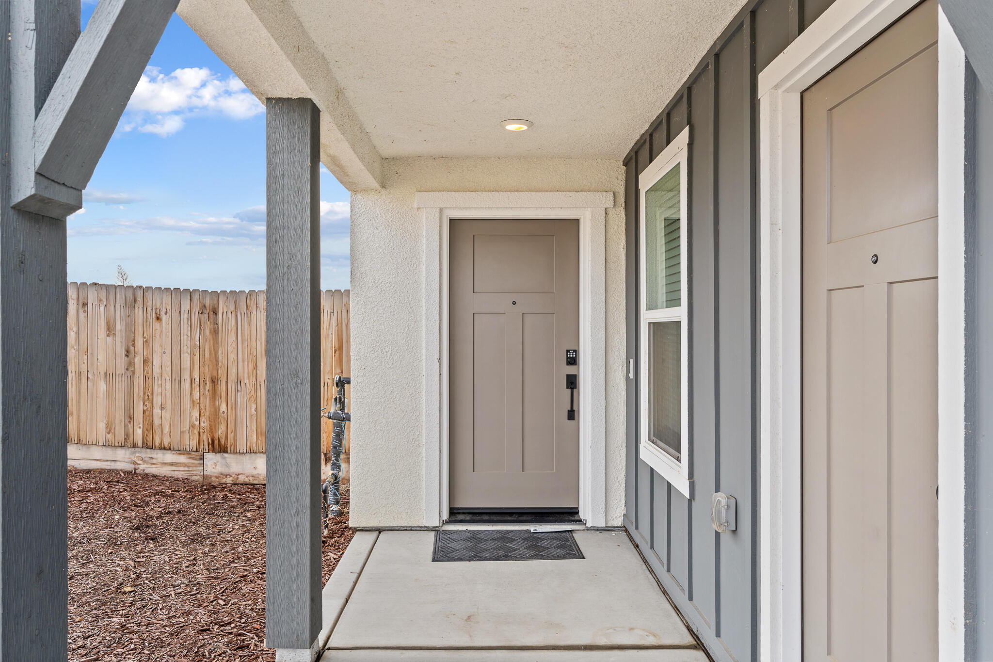 1109 E Elkhorn Ave, Visalia, CA 93277