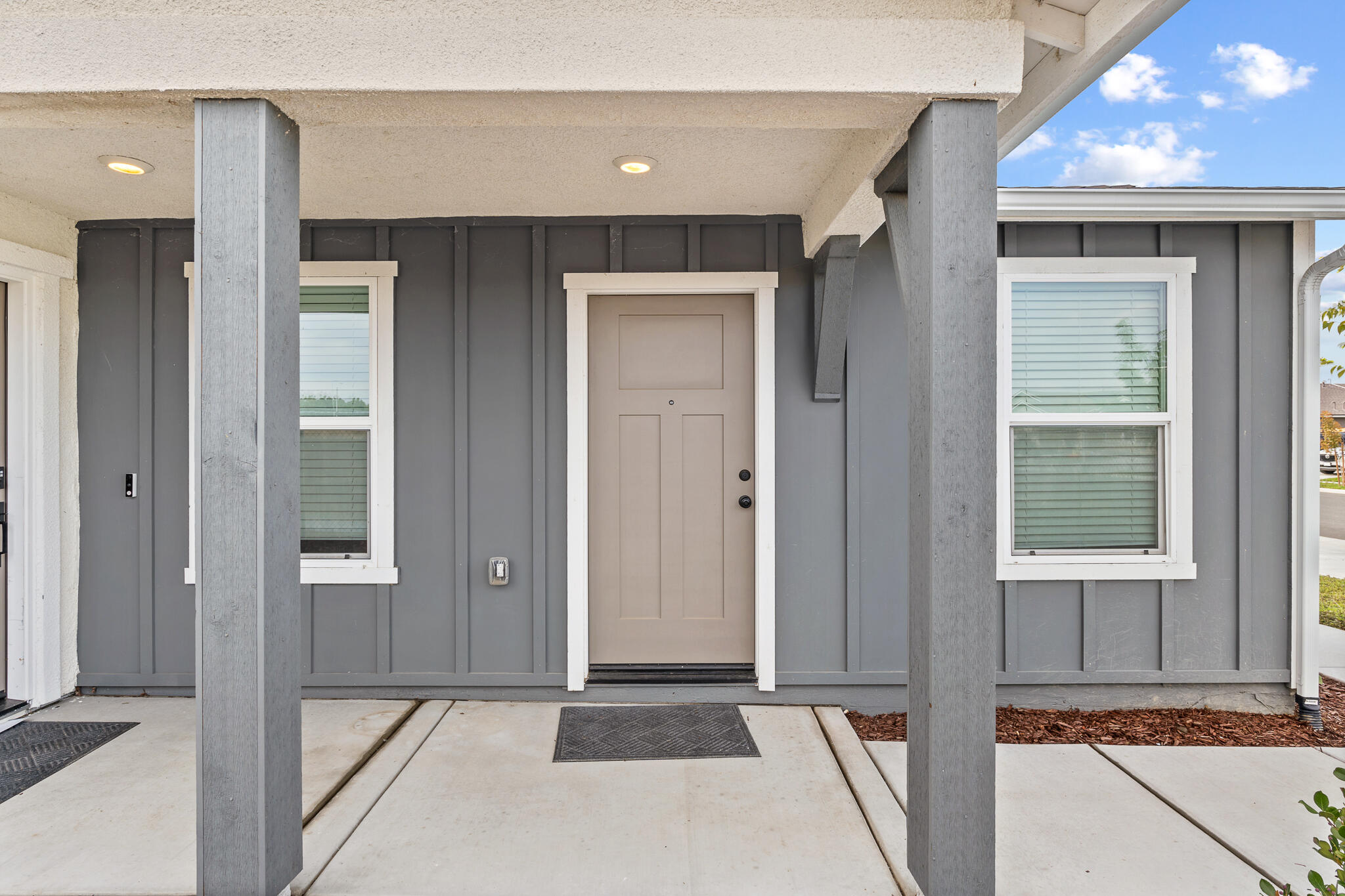 1109 E Elkhorn Ave, Visalia, CA 93277