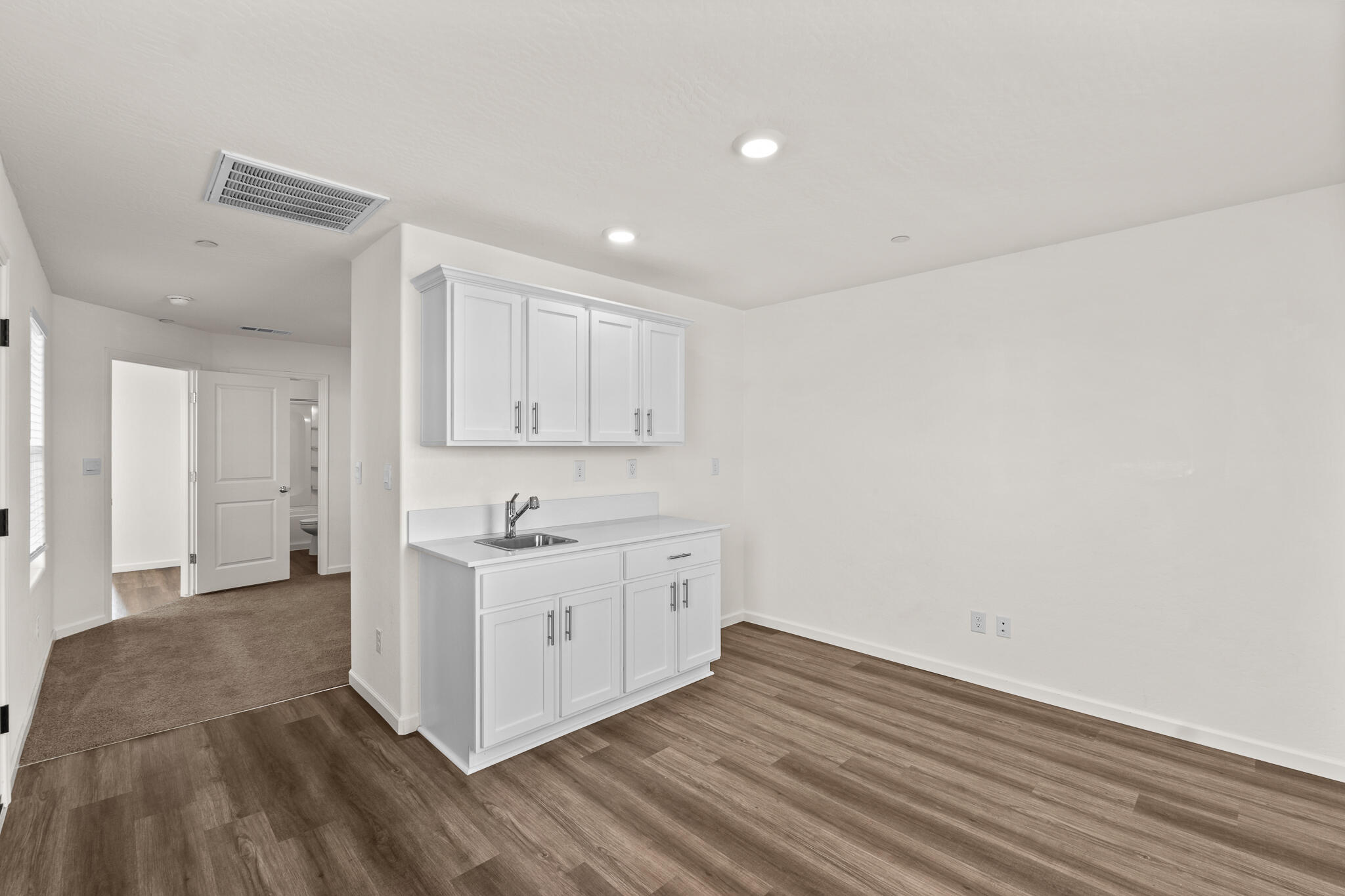 1109 E Elkhorn Ave, Visalia, CA 93277