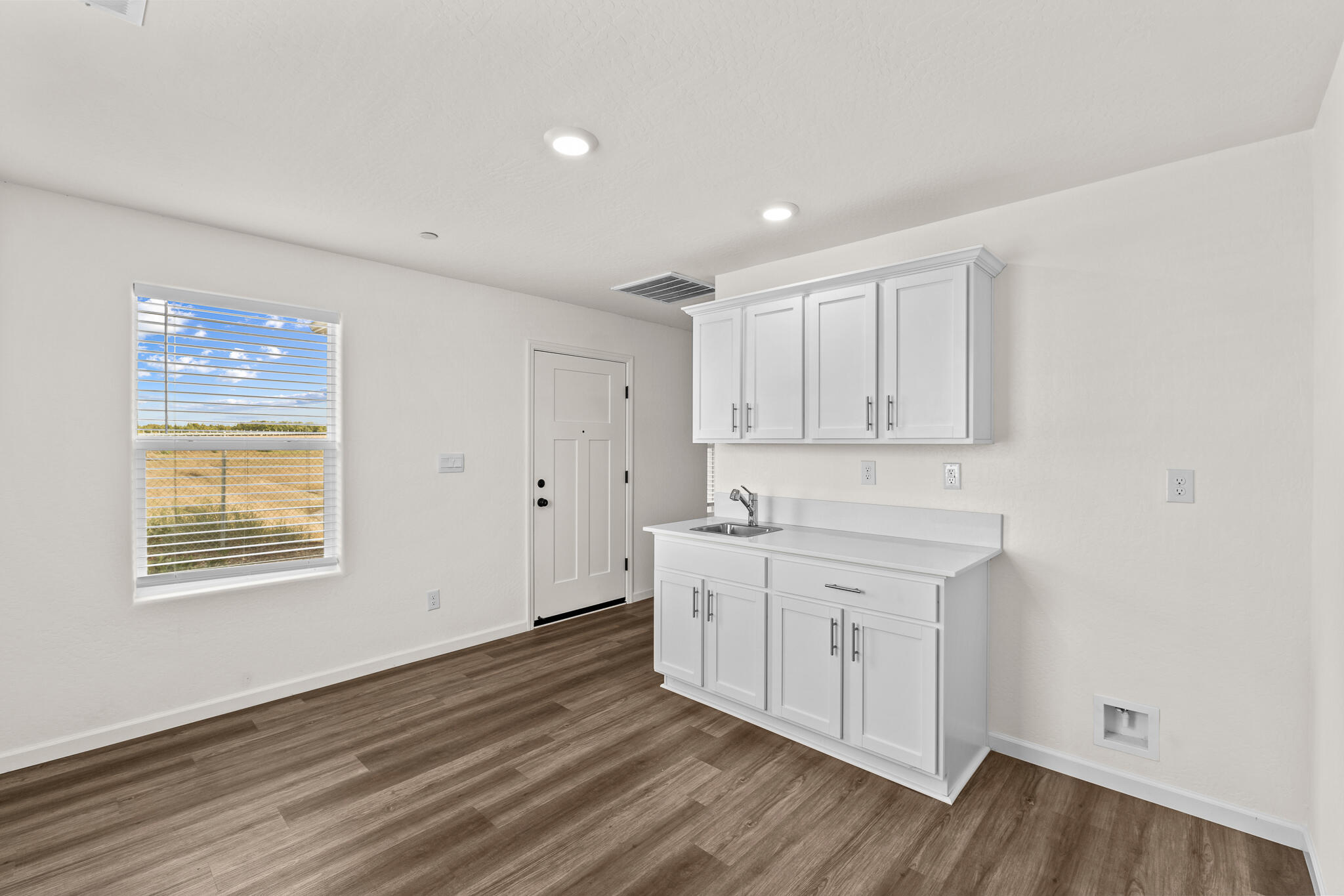 1109 E Elkhorn Ave, Visalia, CA 93277