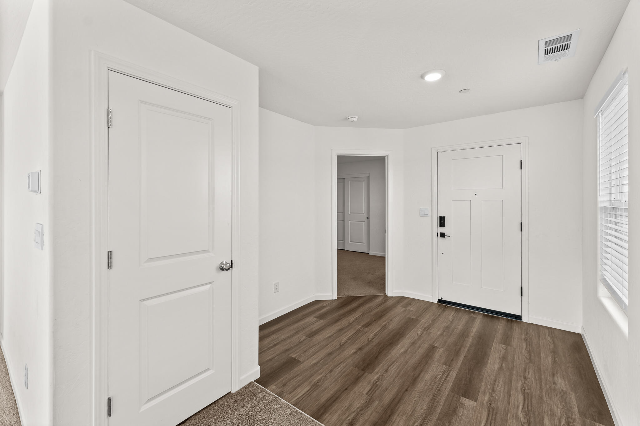 1109 E Elkhorn Ave, Visalia, CA 93277