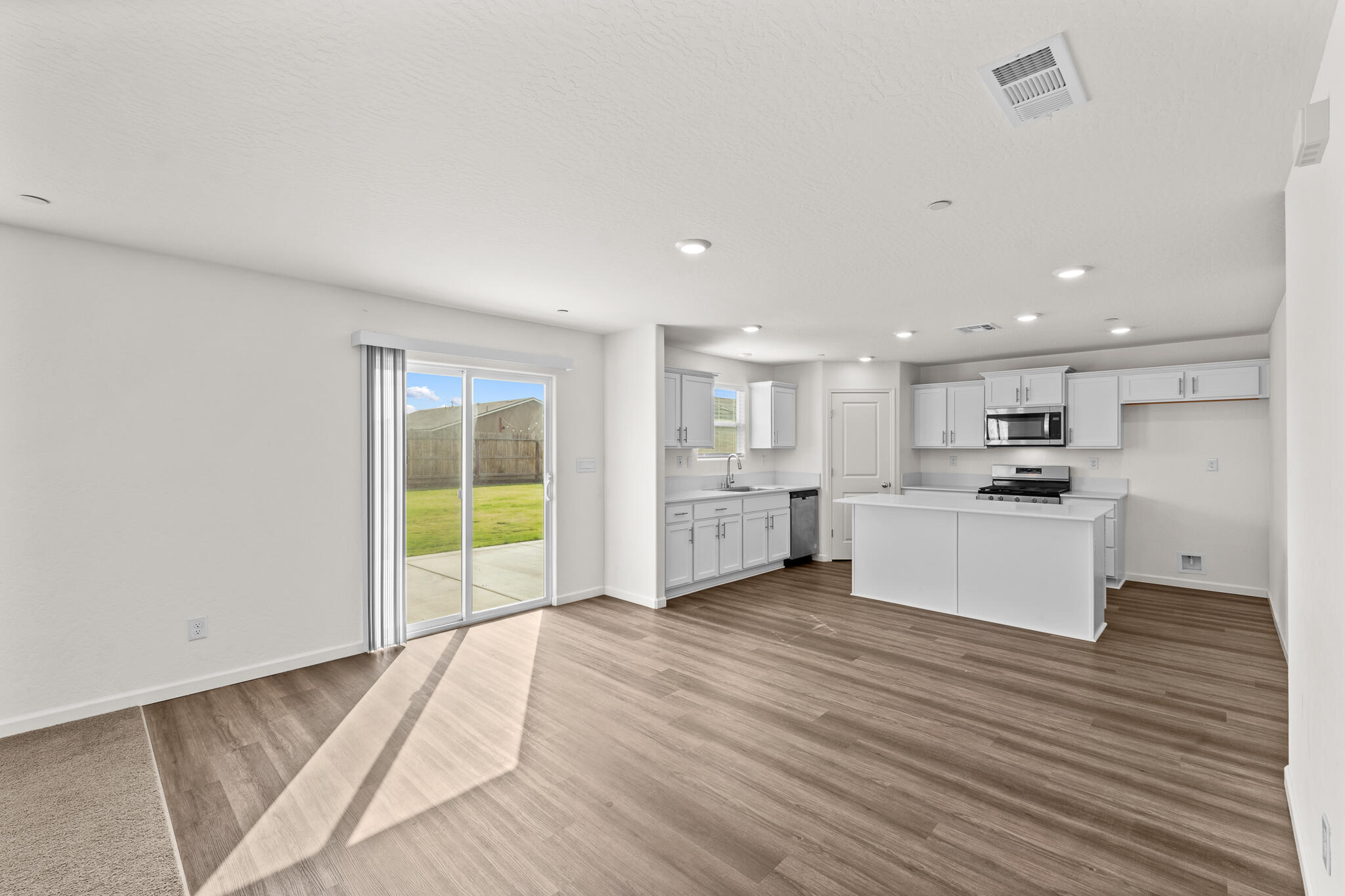 1109 E Elkhorn Ave, Visalia, CA 93277