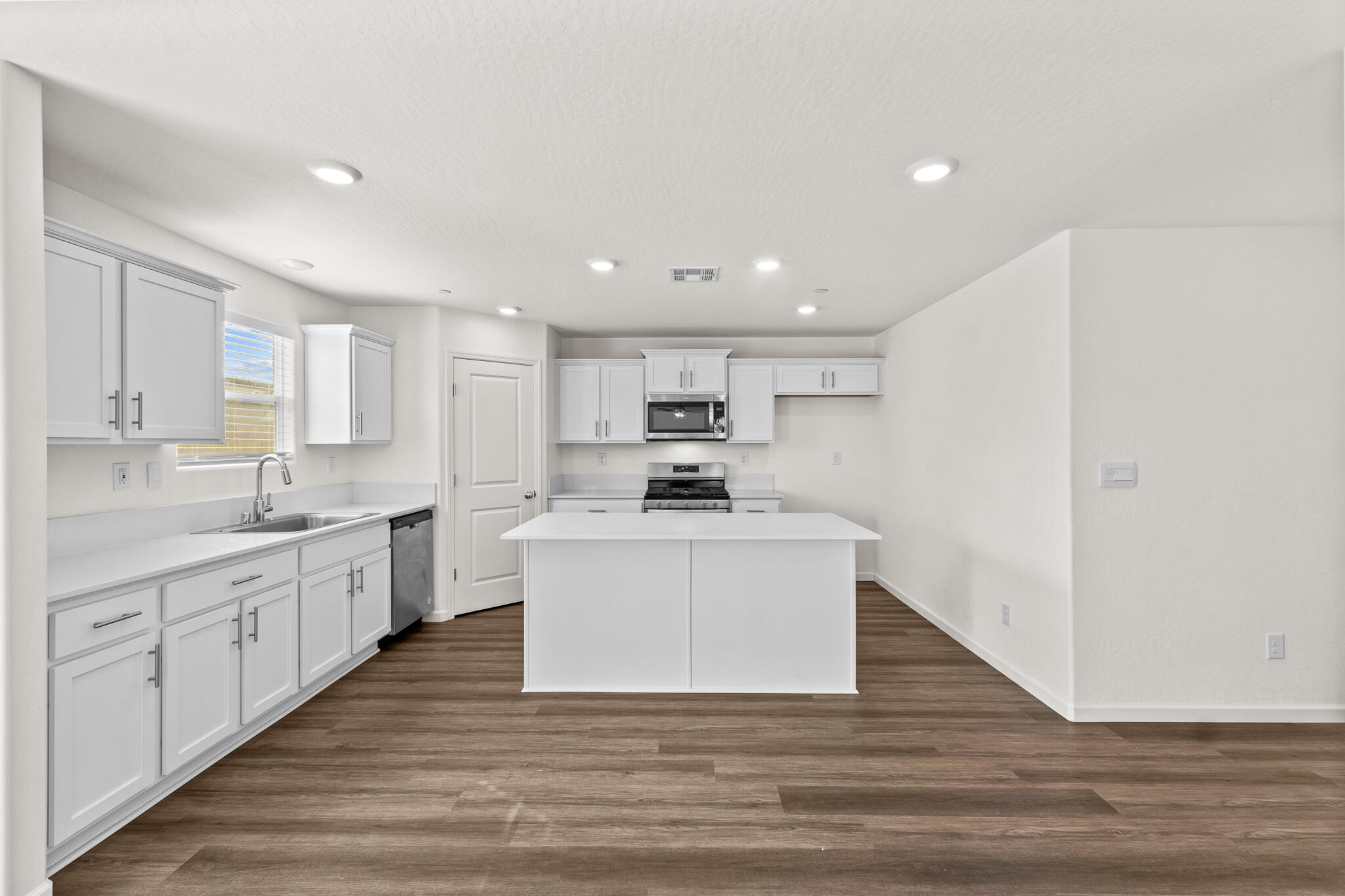 1109 E Elkhorn Ave, Visalia, CA 93277