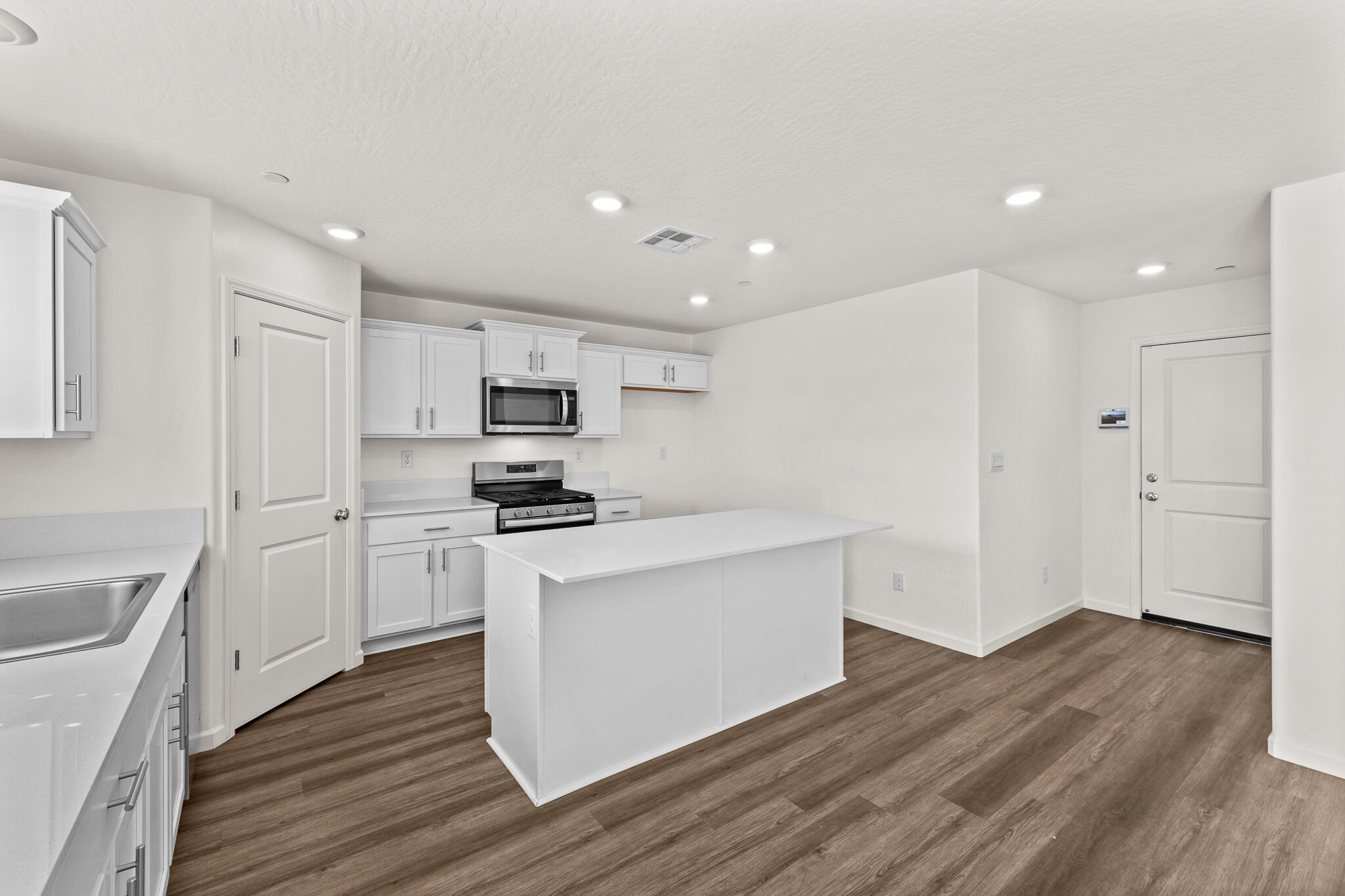 1109 E Elkhorn Ave, Visalia, CA 93277