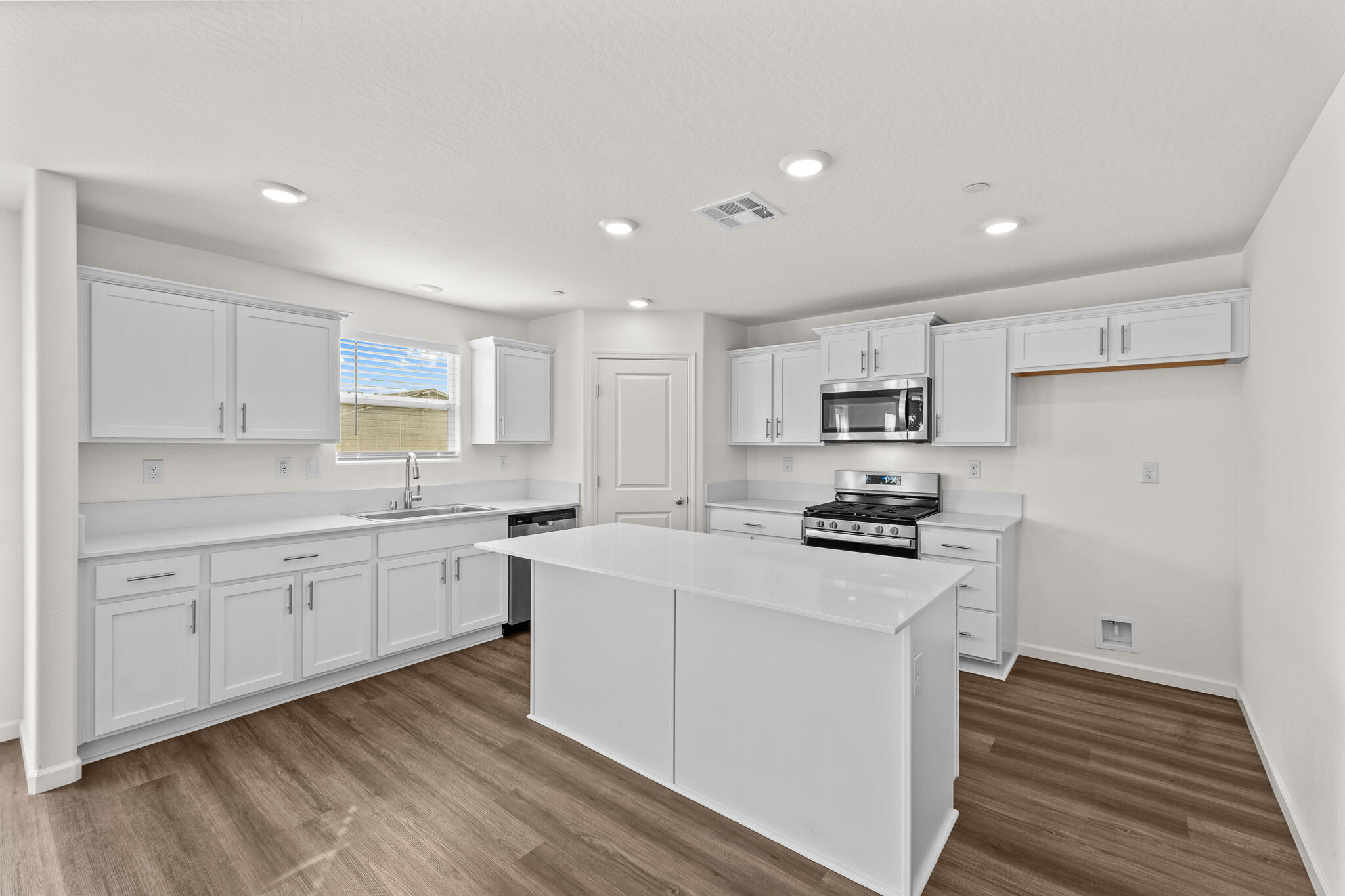1109 E Elkhorn Ave, Visalia, CA 93277