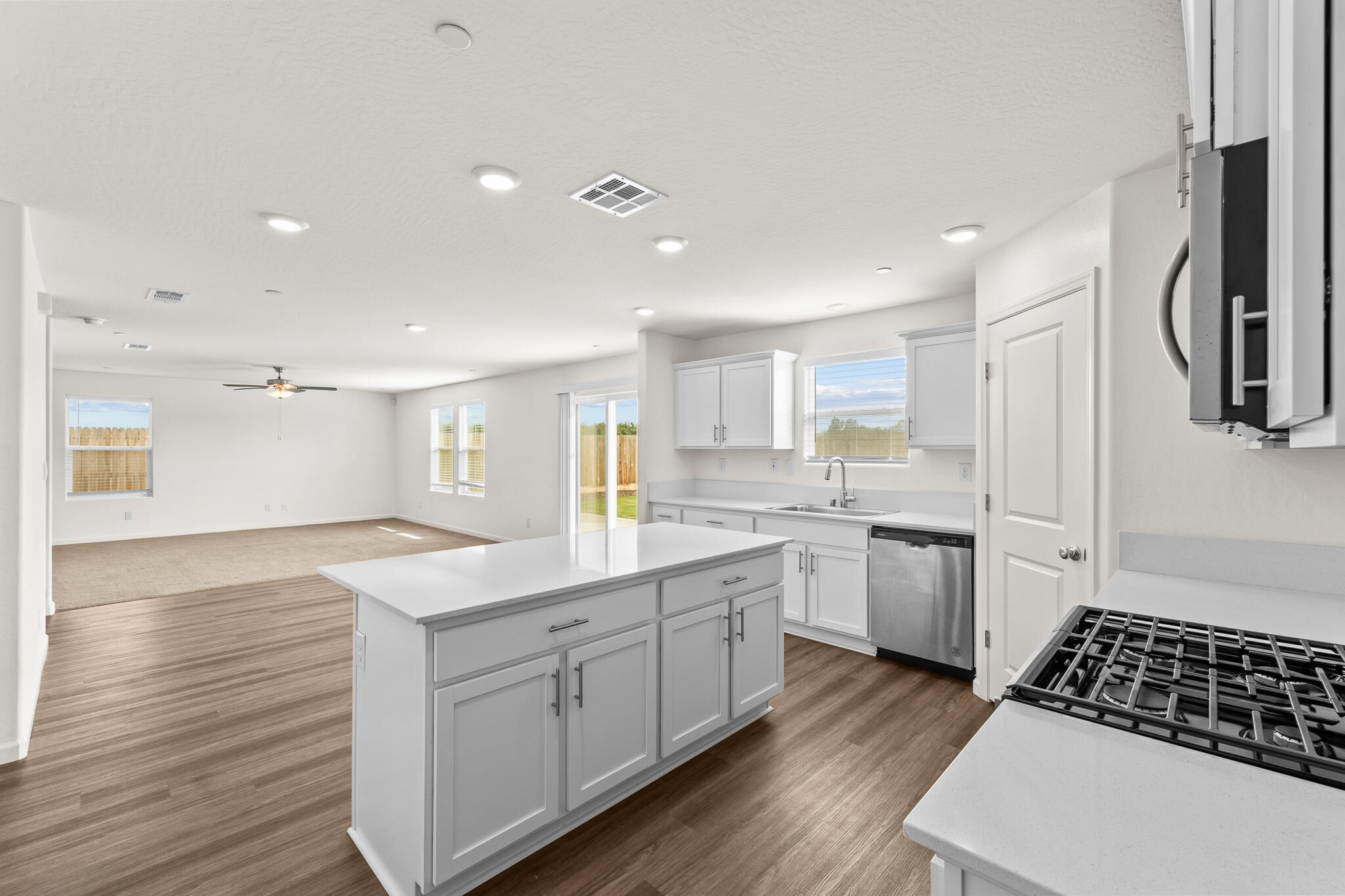 1109 E Elkhorn Ave, Visalia, CA 93277