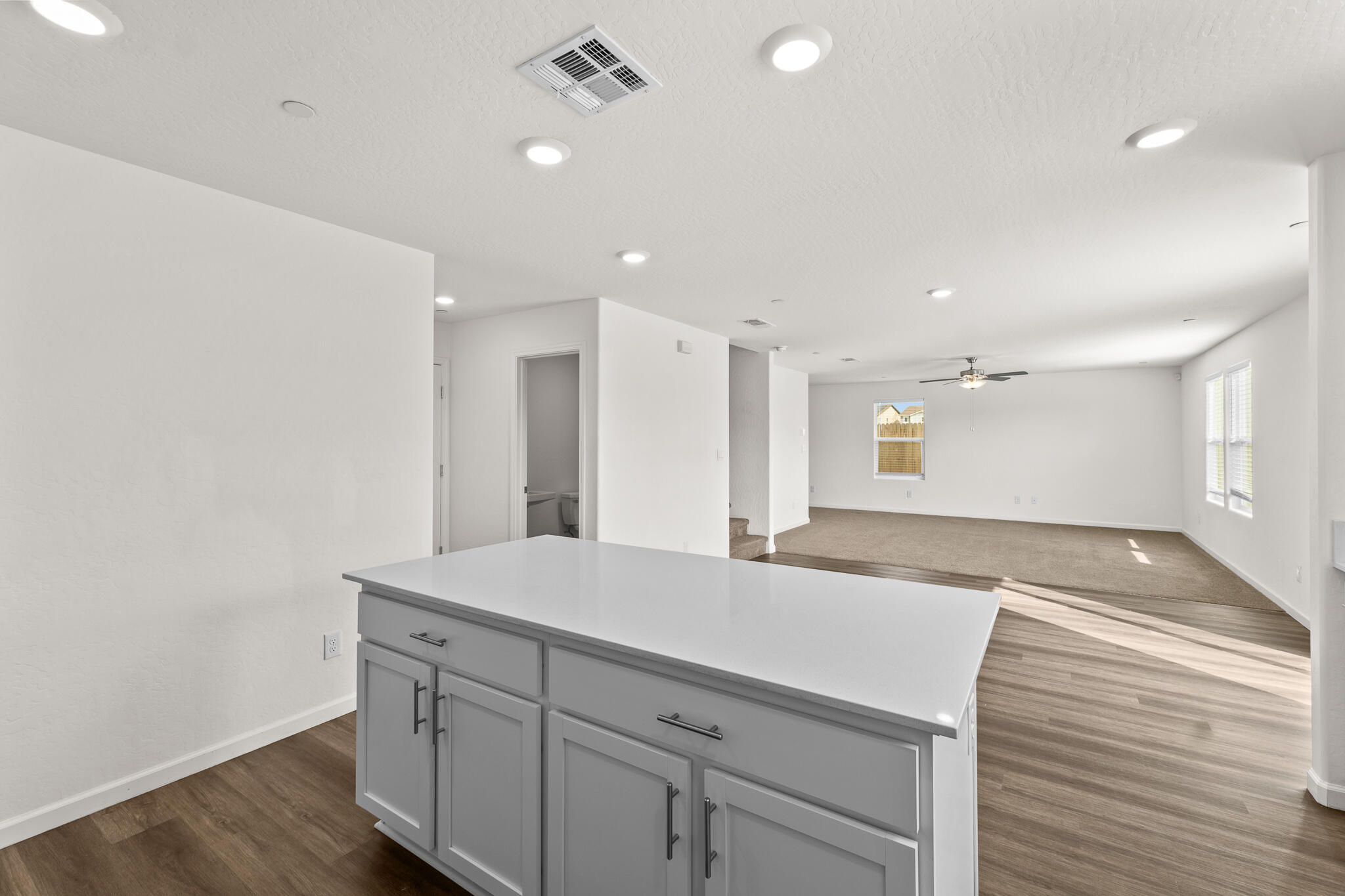 1109 E Elkhorn Ave, Visalia, CA 93277