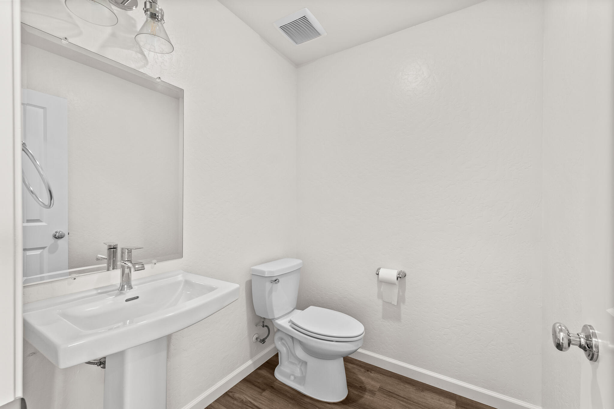 1109 E Elkhorn Ave, Visalia, CA 93277