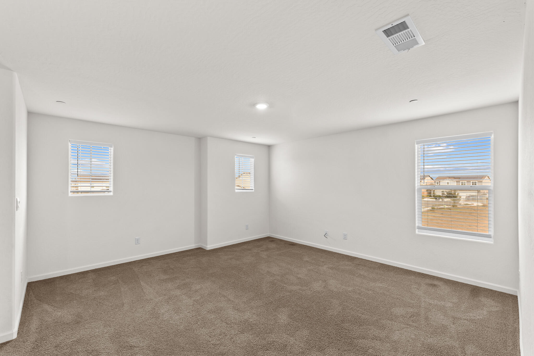 1109 E Elkhorn Ave, Visalia, CA 93277