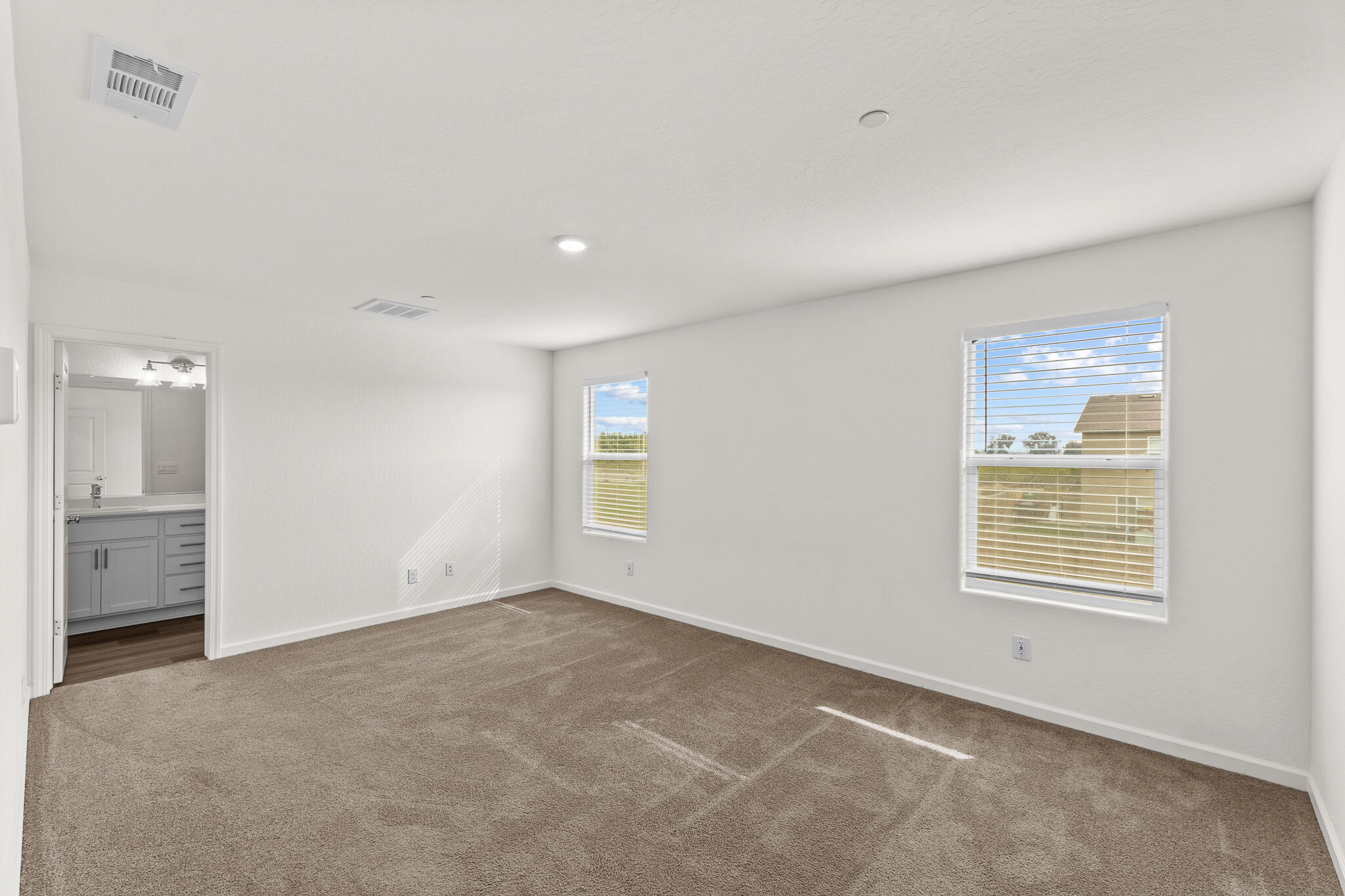 1109 E Elkhorn Ave, Visalia, CA 93277
