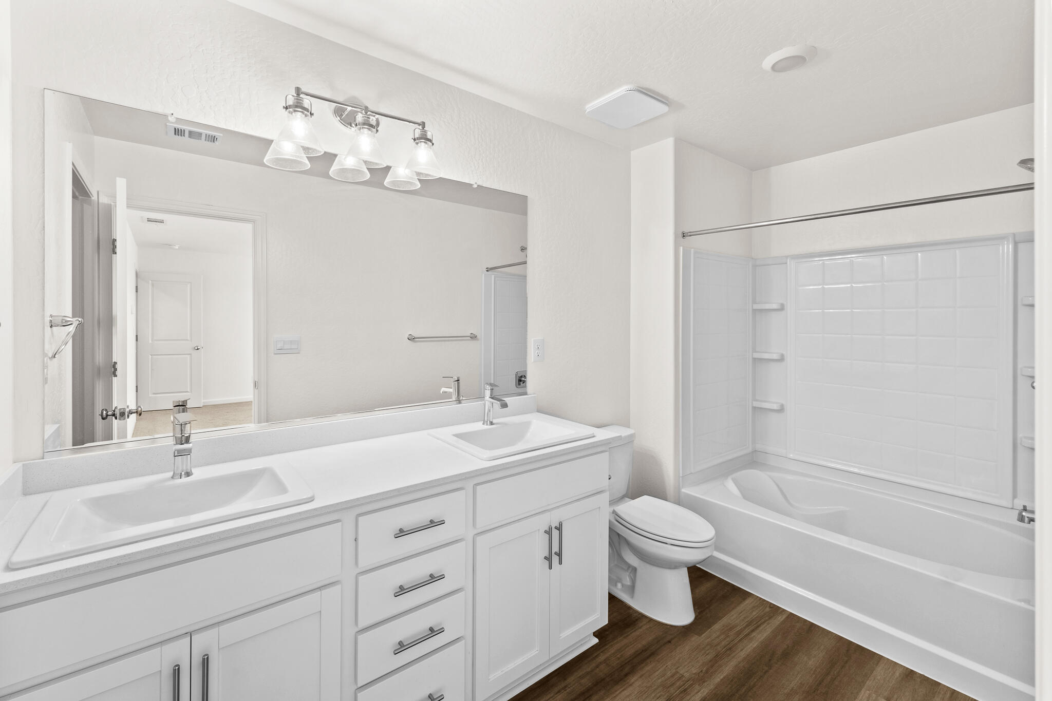 1109 E Elkhorn Ave, Visalia, CA 93277