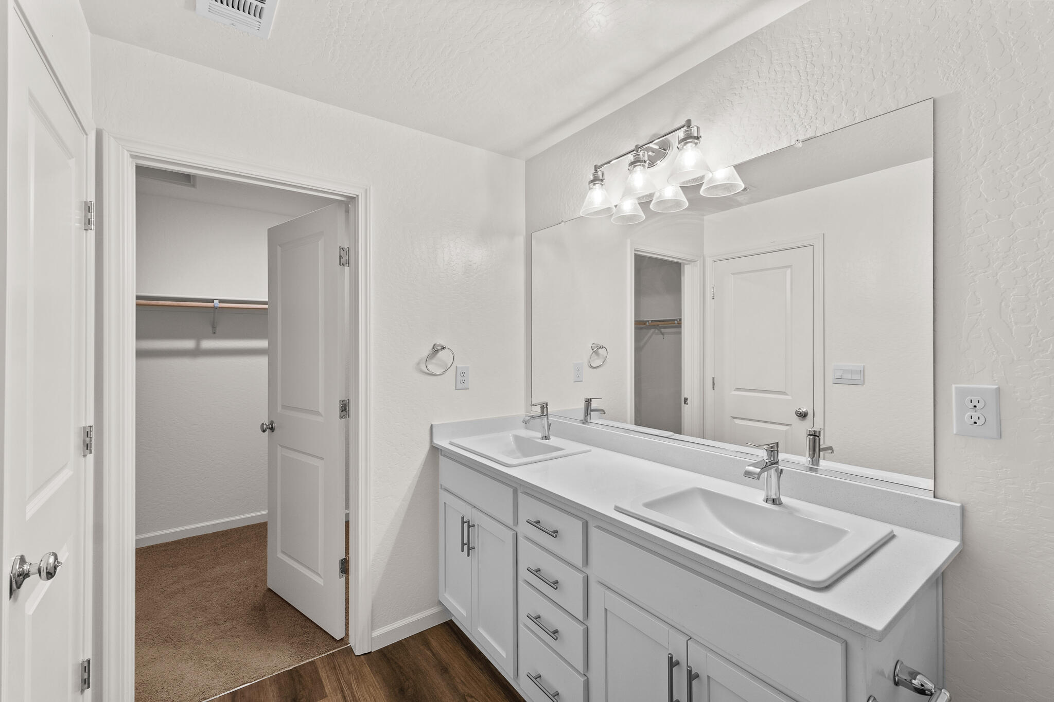 1109 E Elkhorn Ave, Visalia, CA 93277