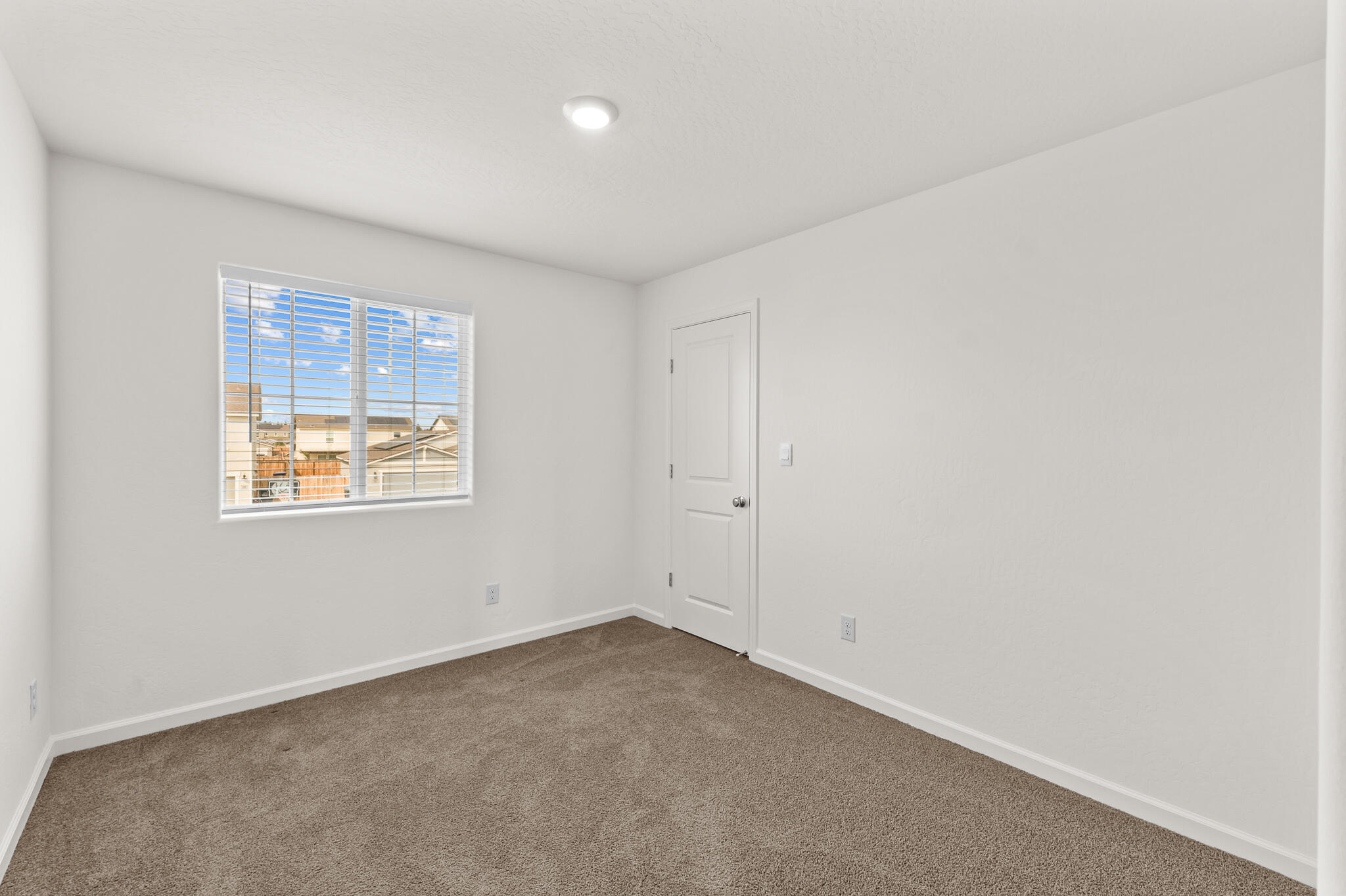 1109 E Elkhorn Ave, Visalia, CA 93277
