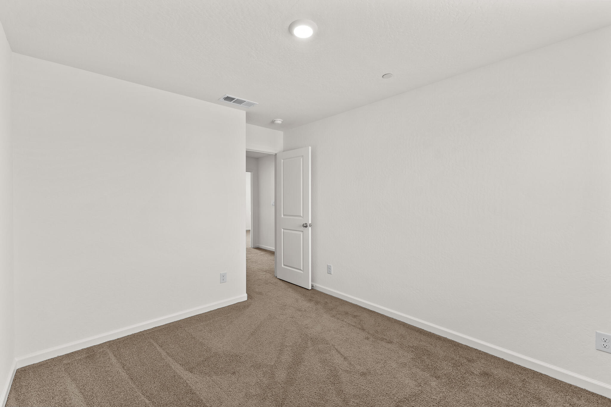 1109 E Elkhorn Ave, Visalia, CA 93277
