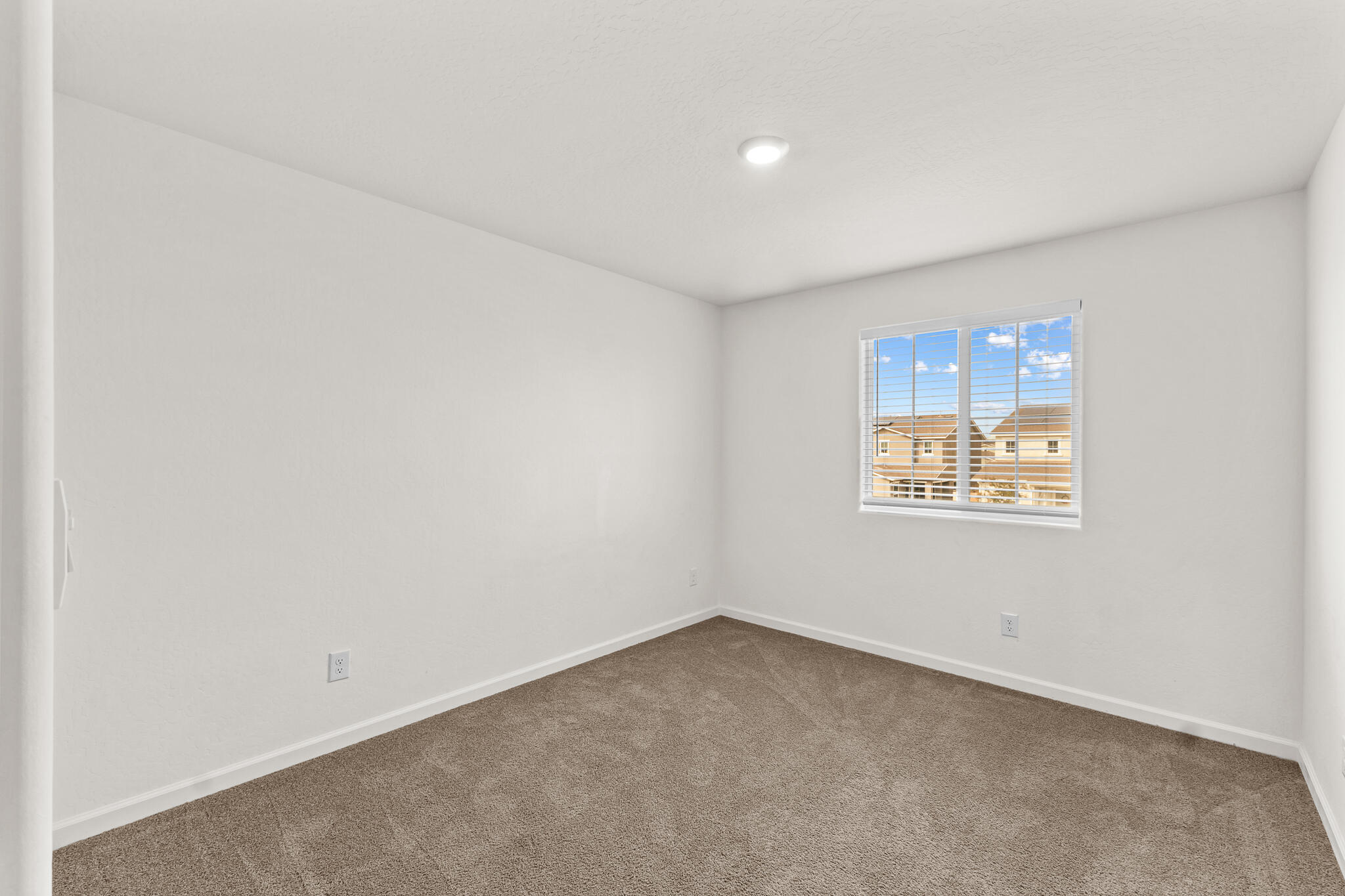 1109 E Elkhorn Ave, Visalia, CA 93277
