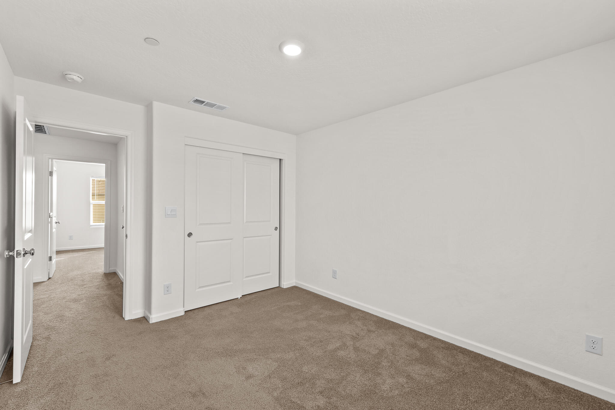 1109 E Elkhorn Ave, Visalia, CA 93277
