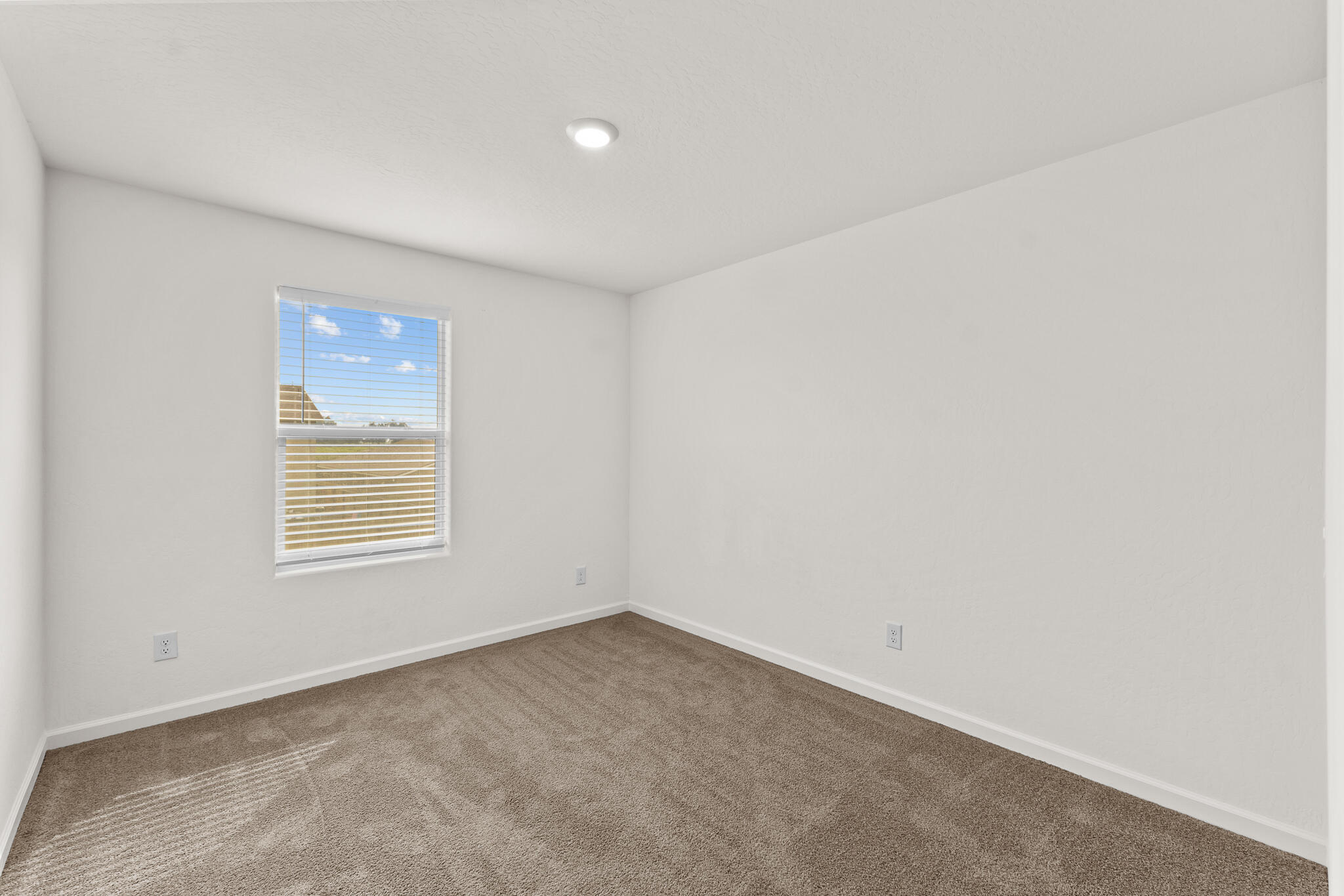 1109 E Elkhorn Ave, Visalia, CA 93277