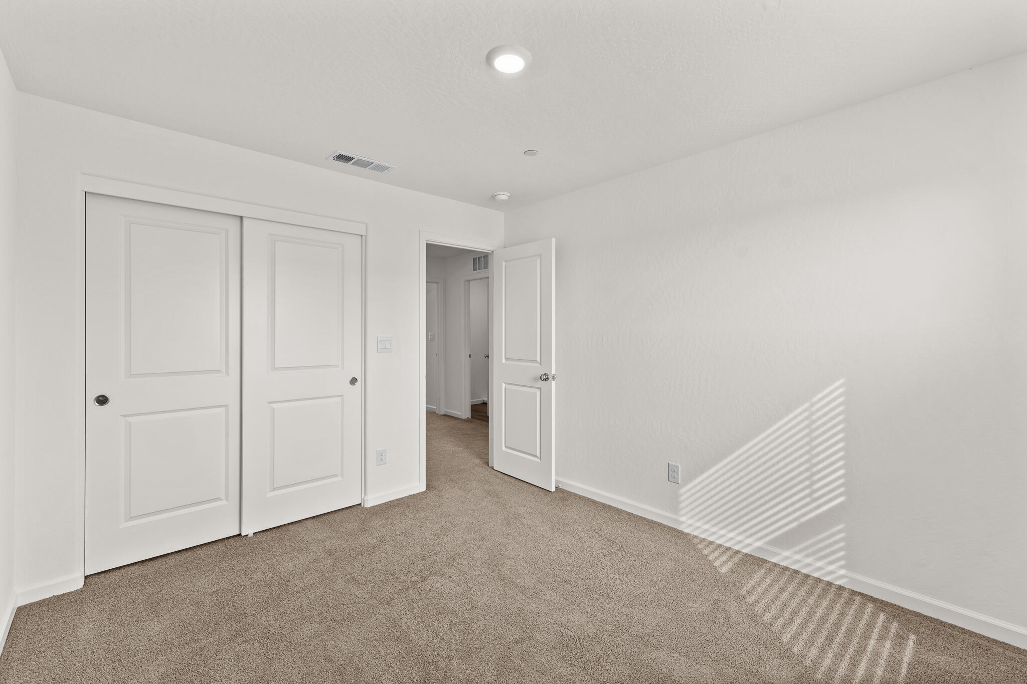 1109 E Elkhorn Ave, Visalia, CA 93277