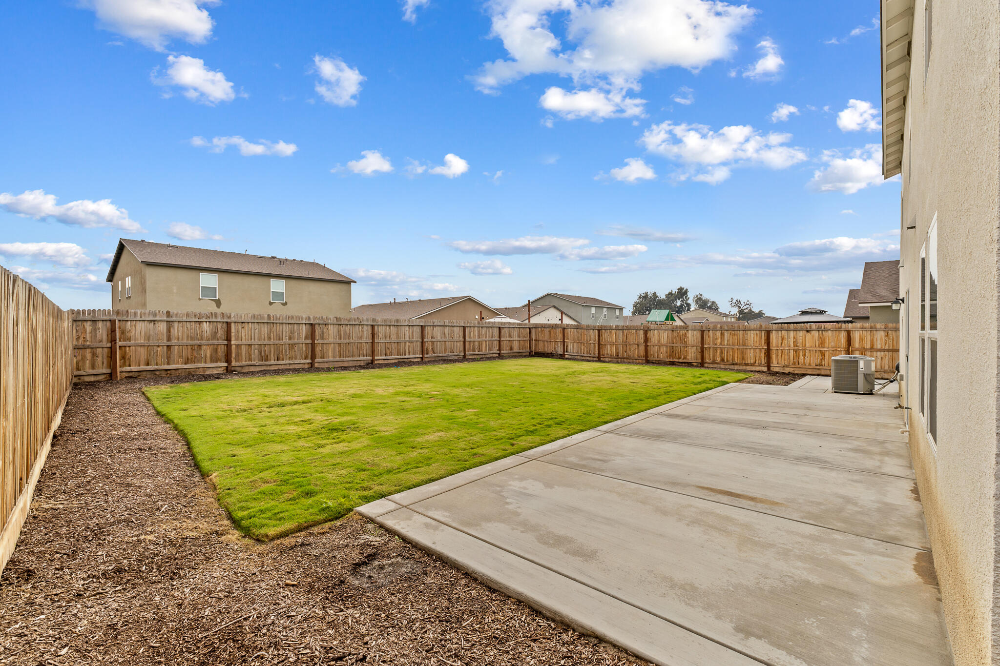 1109 E Elkhorn Ave, Visalia, CA 93277