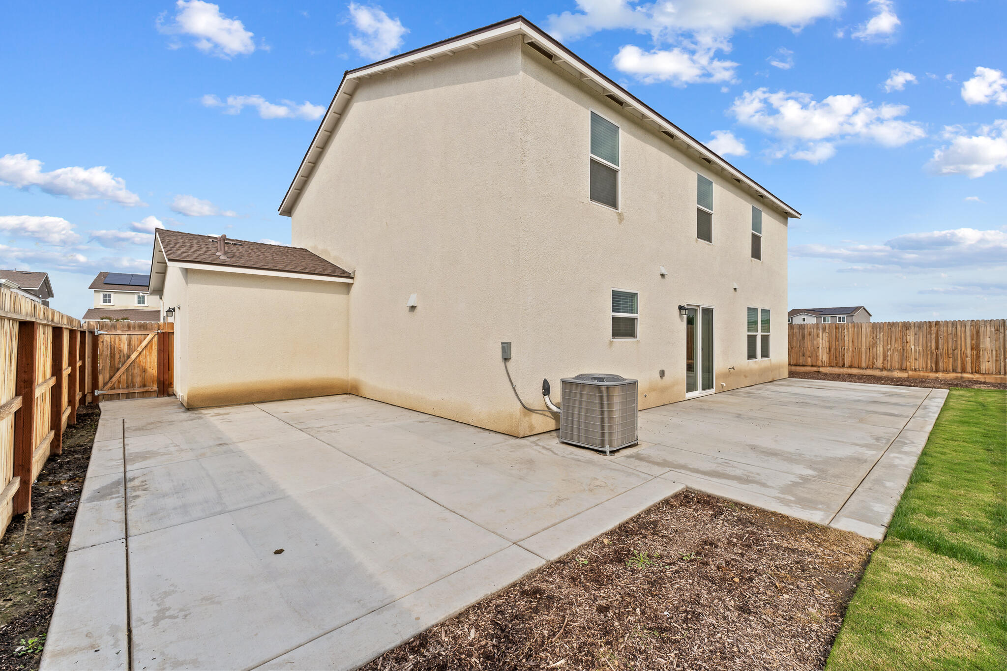 1109 E Elkhorn Ave, Visalia, CA 93277