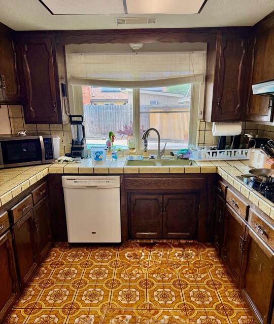 2636 S Conyer, Visalia, CA 93277