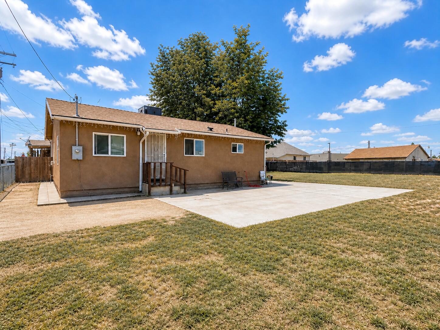 13936 Front St, Armona, CA 93202
