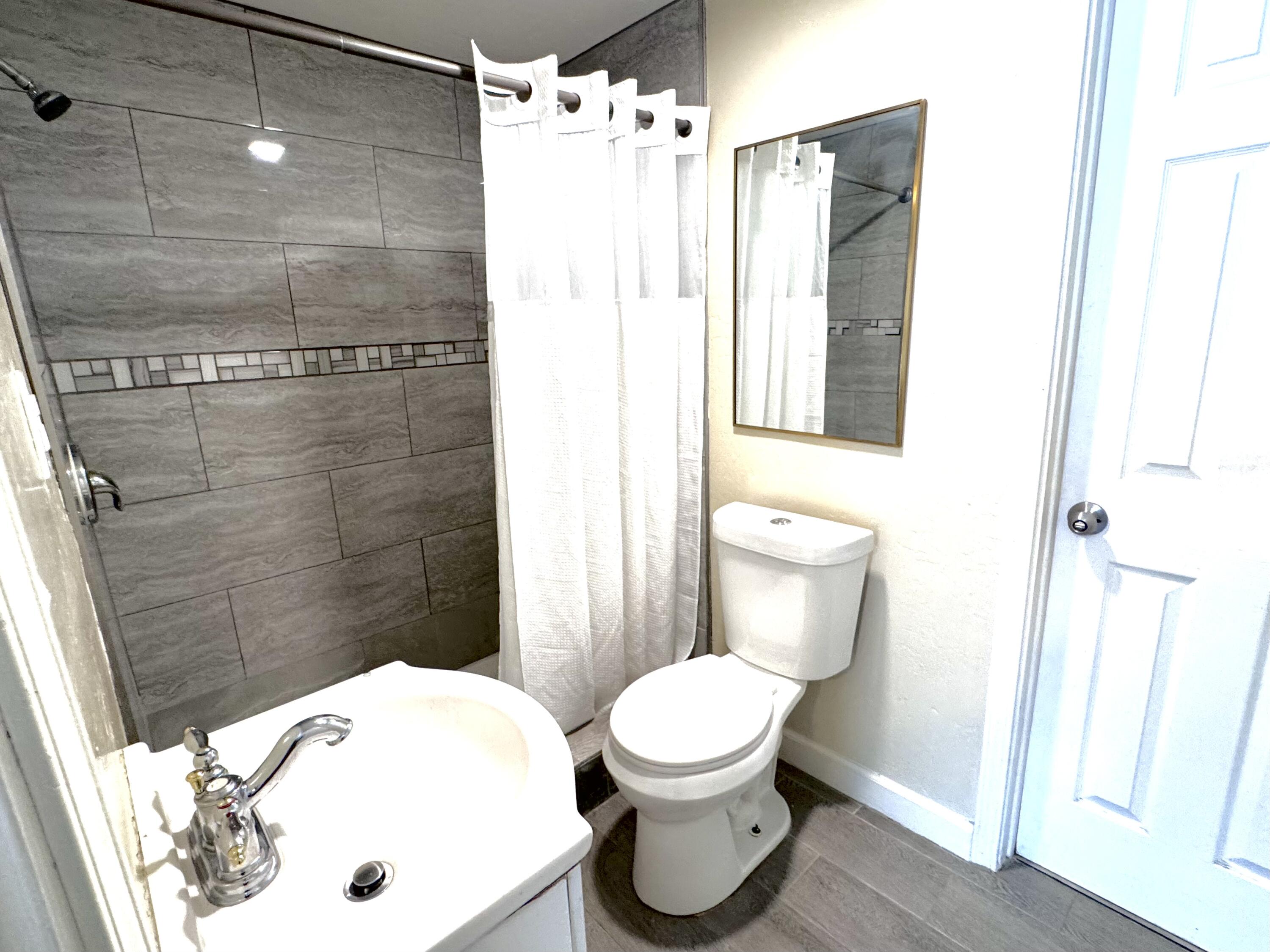 13936 Front St, Armona, CA 93202