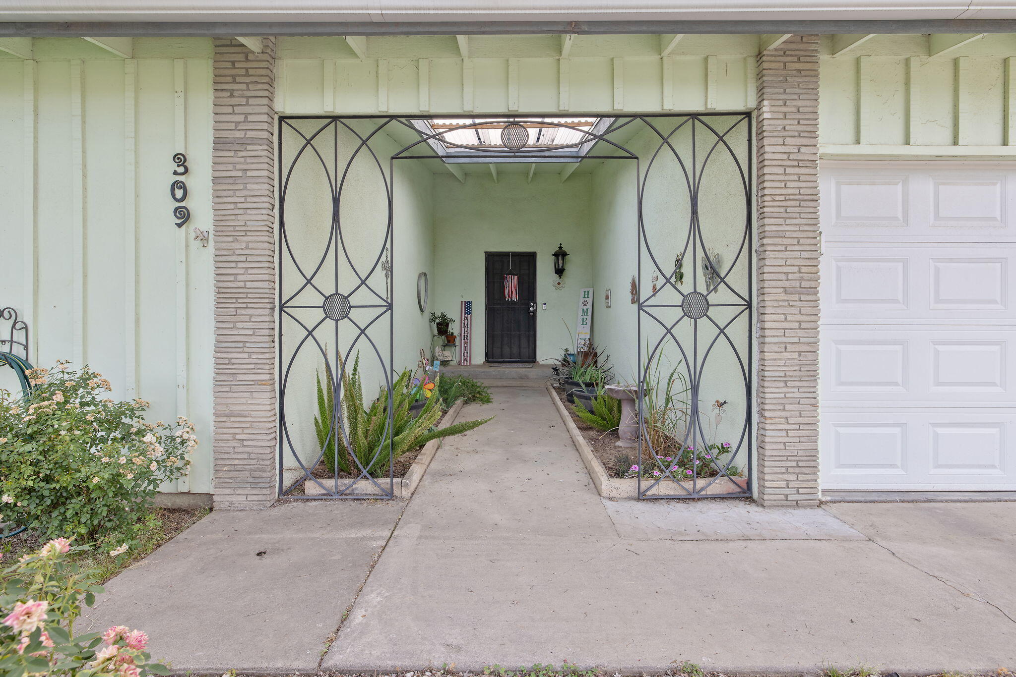 309 N Lane St, Tulare, CA 93274