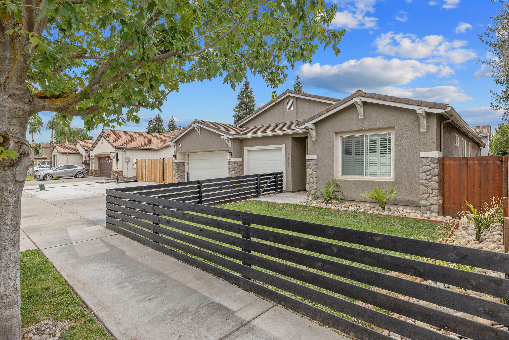 6109 W Delaware Ct, Visalia, CA 93291
