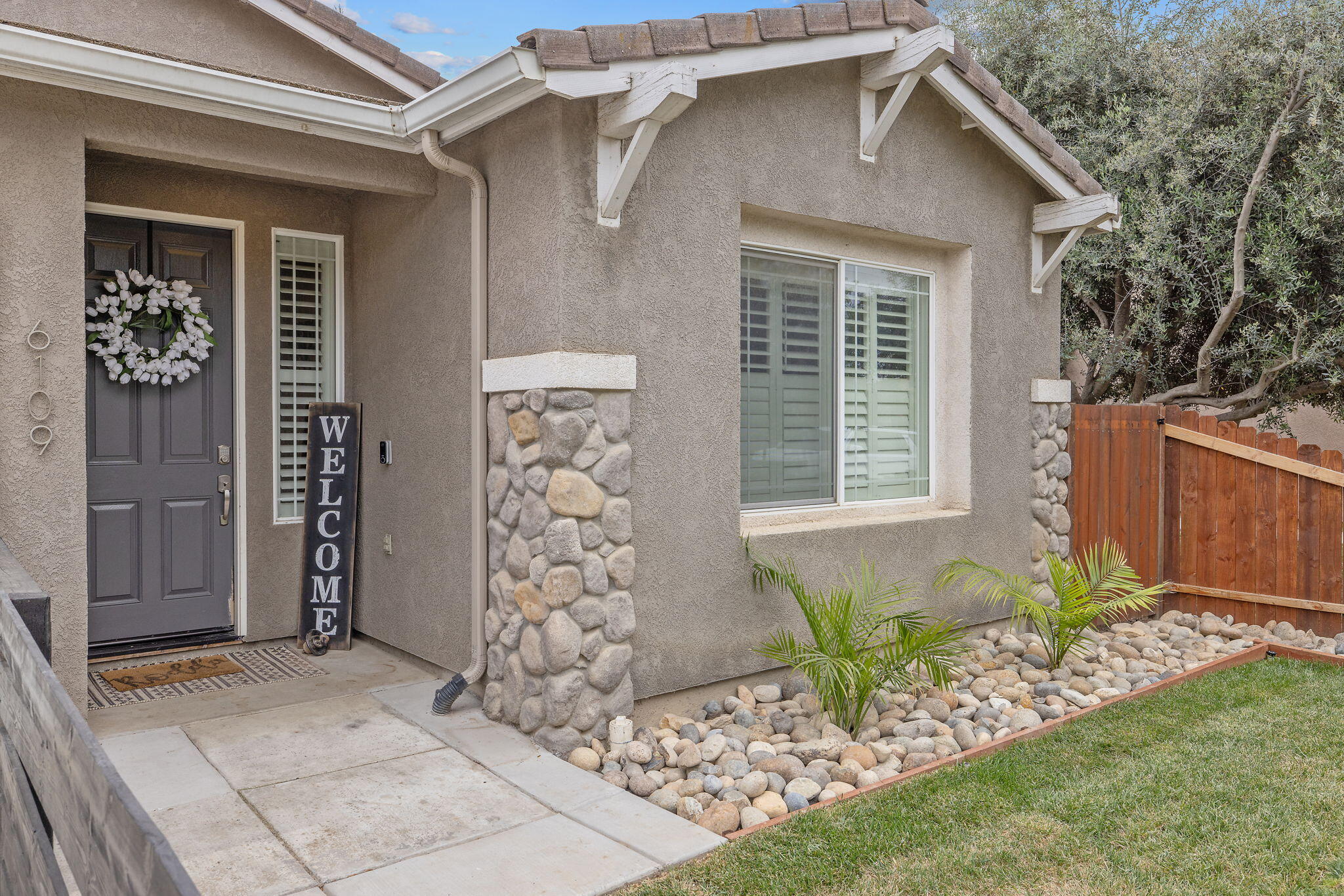 6109 W Delaware Ct, Visalia, CA 93291