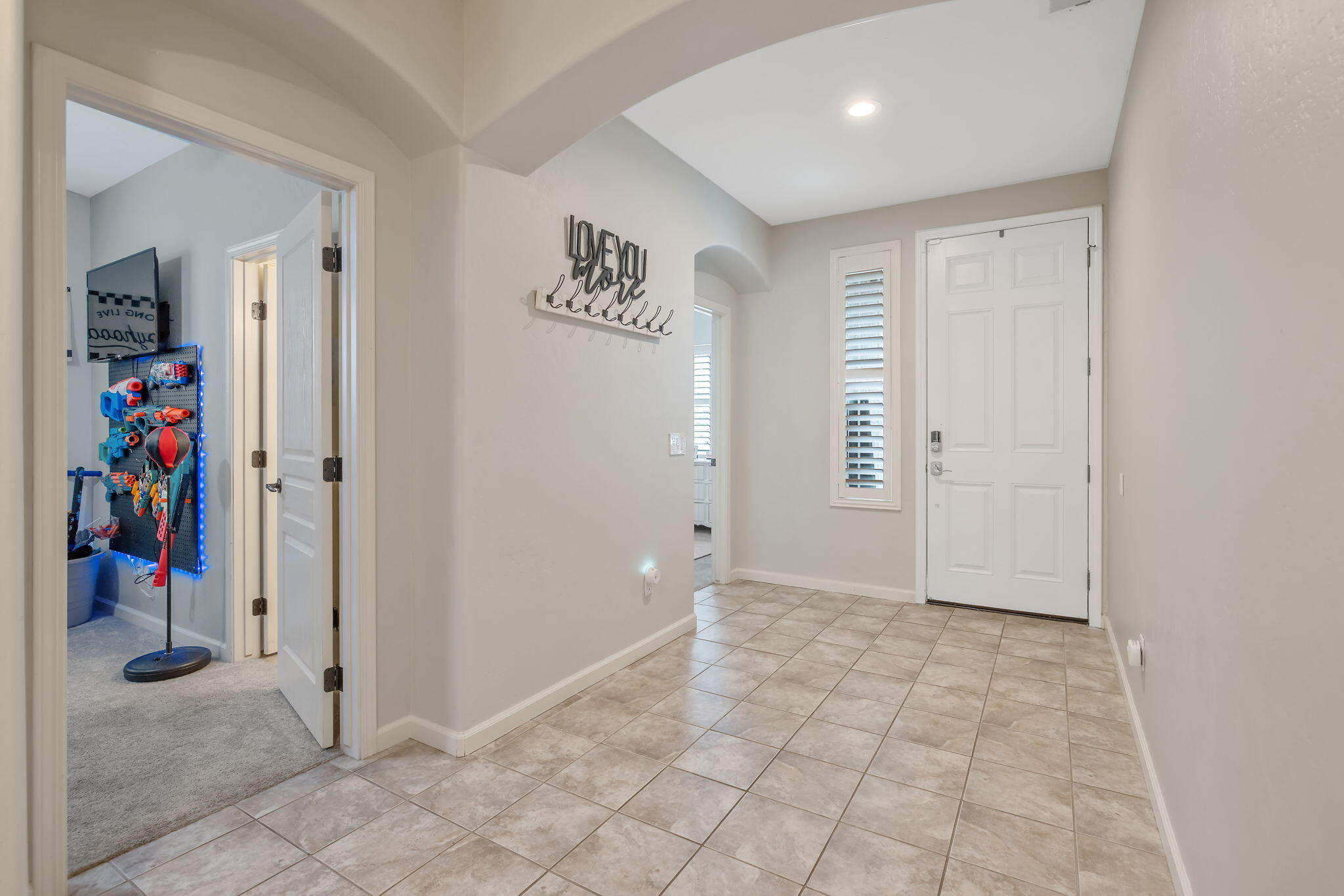 6109 W Delaware Ct, Visalia, CA 93291