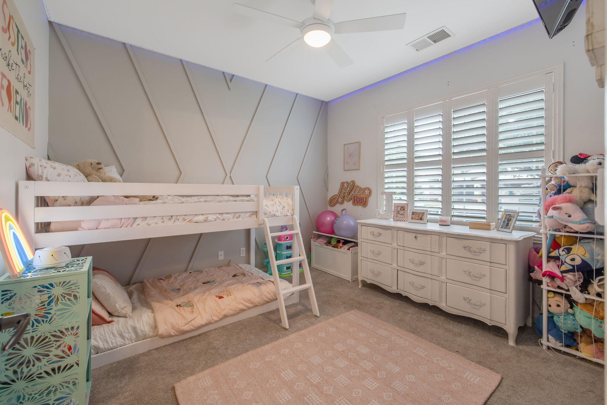 6109 W Delaware Ct, Visalia, CA 93291