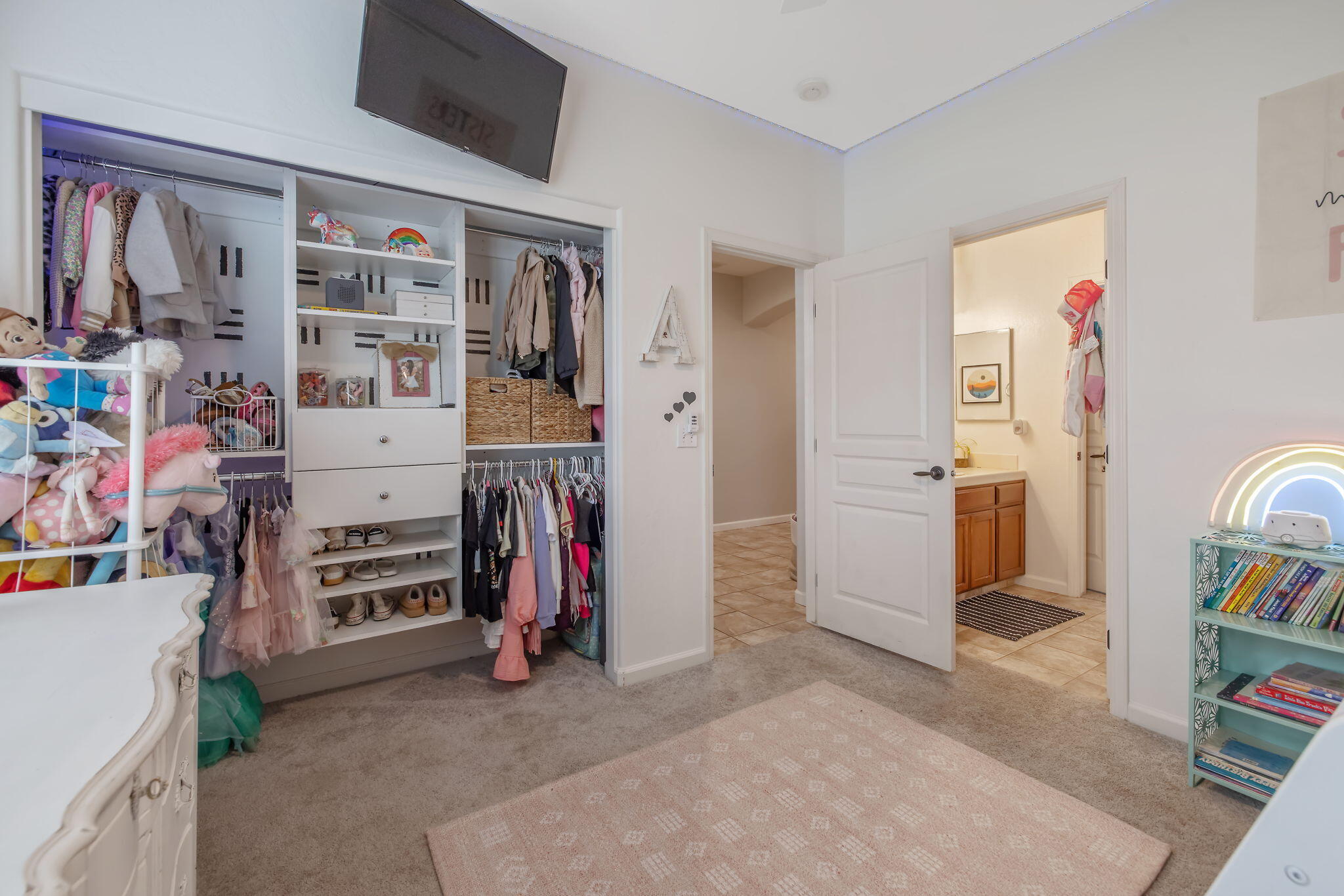 6109 W Delaware Ct, Visalia, CA 93291