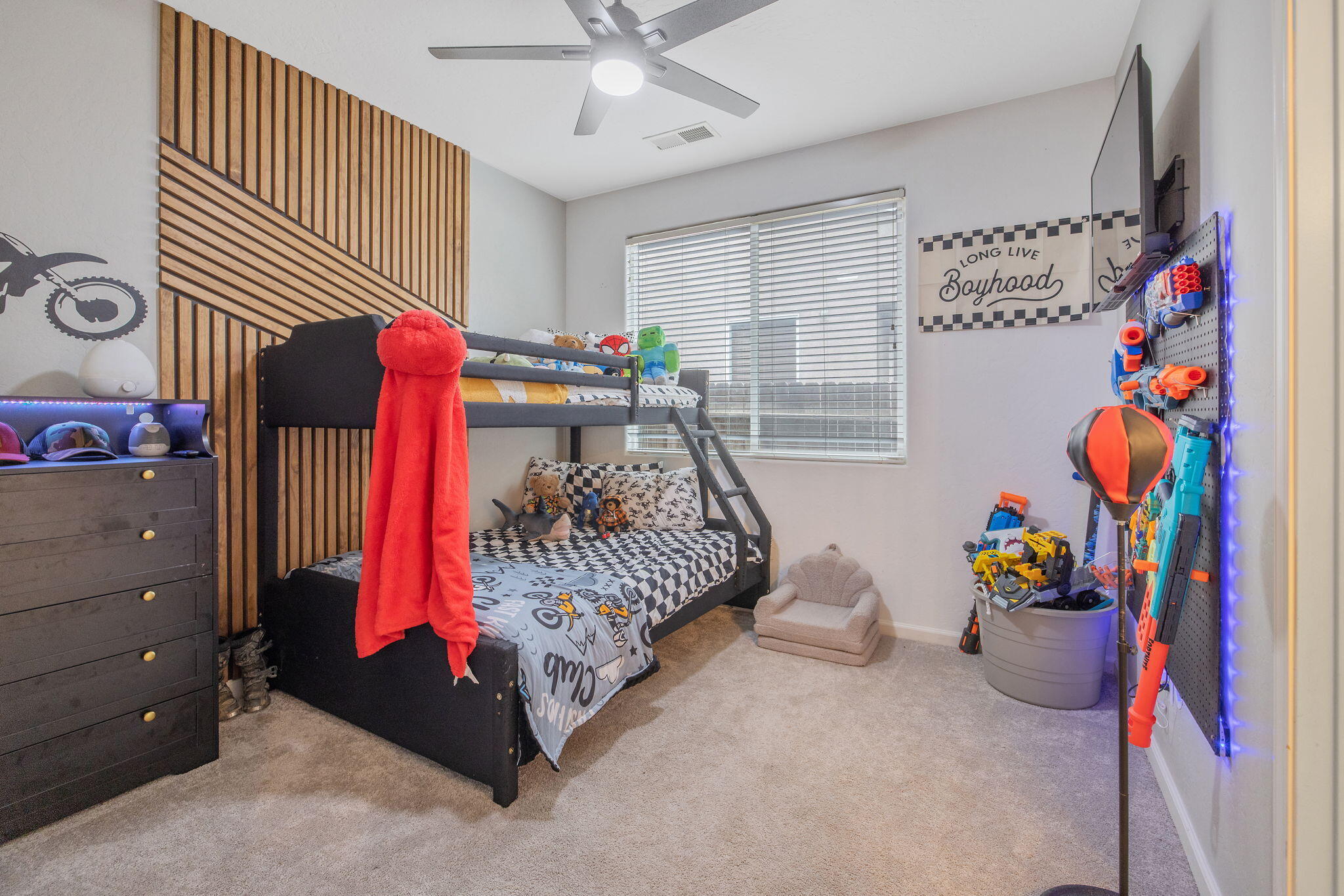 6109 W Delaware Ct, Visalia, CA 93291
