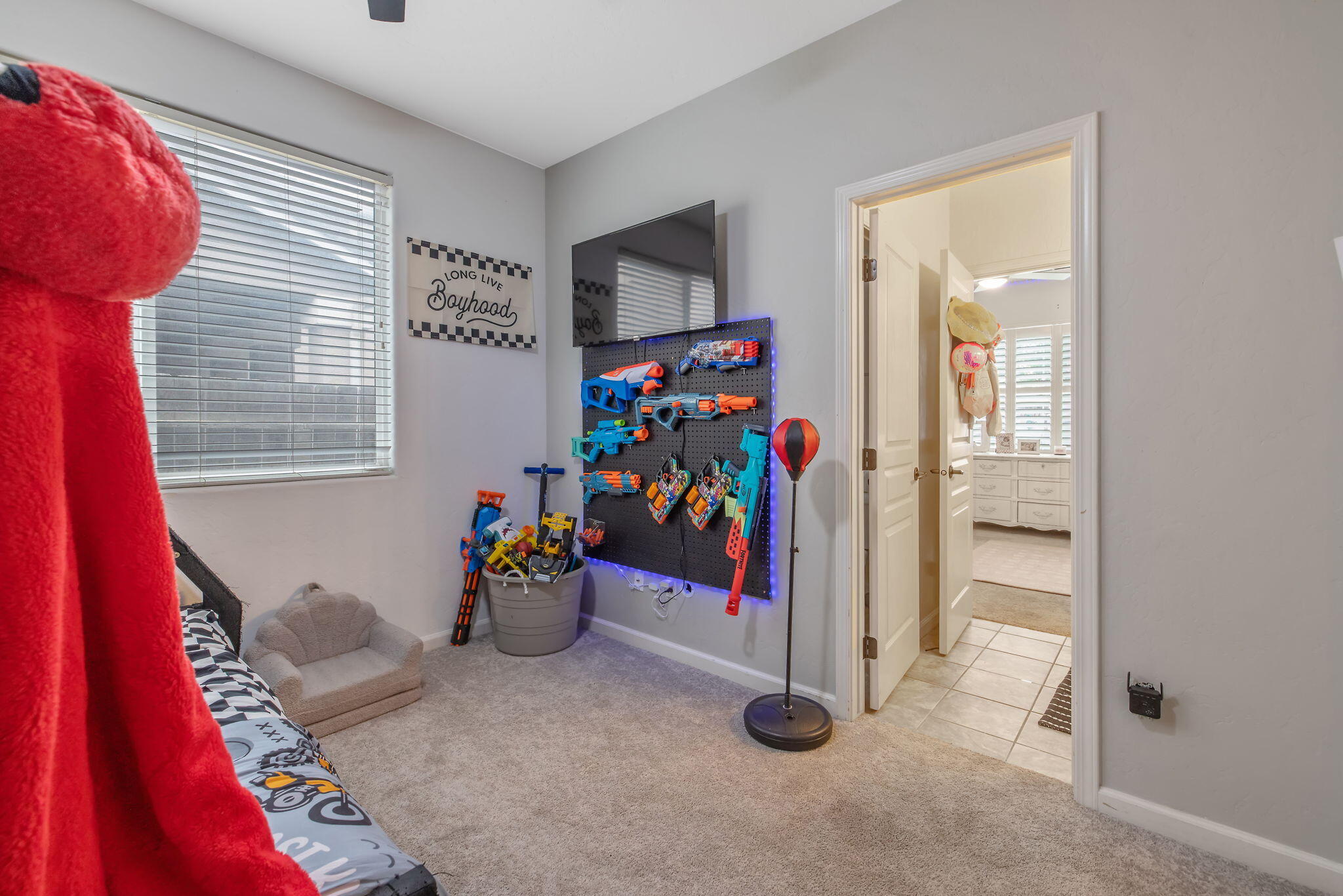 6109 W Delaware Ct, Visalia, CA 93291