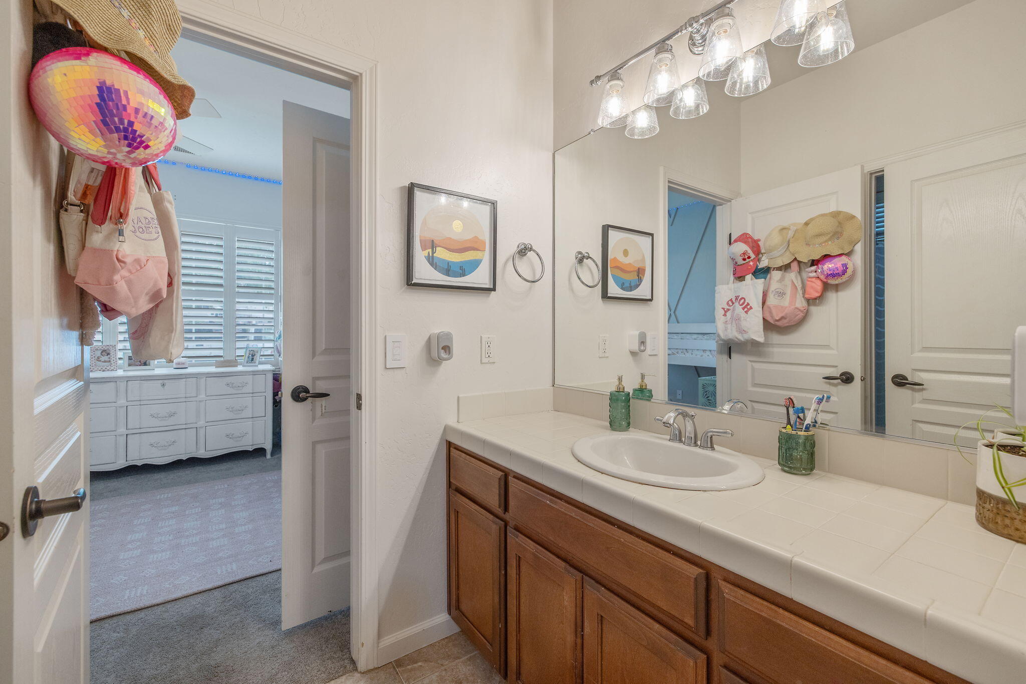 6109 W Delaware Ct, Visalia, CA 93291