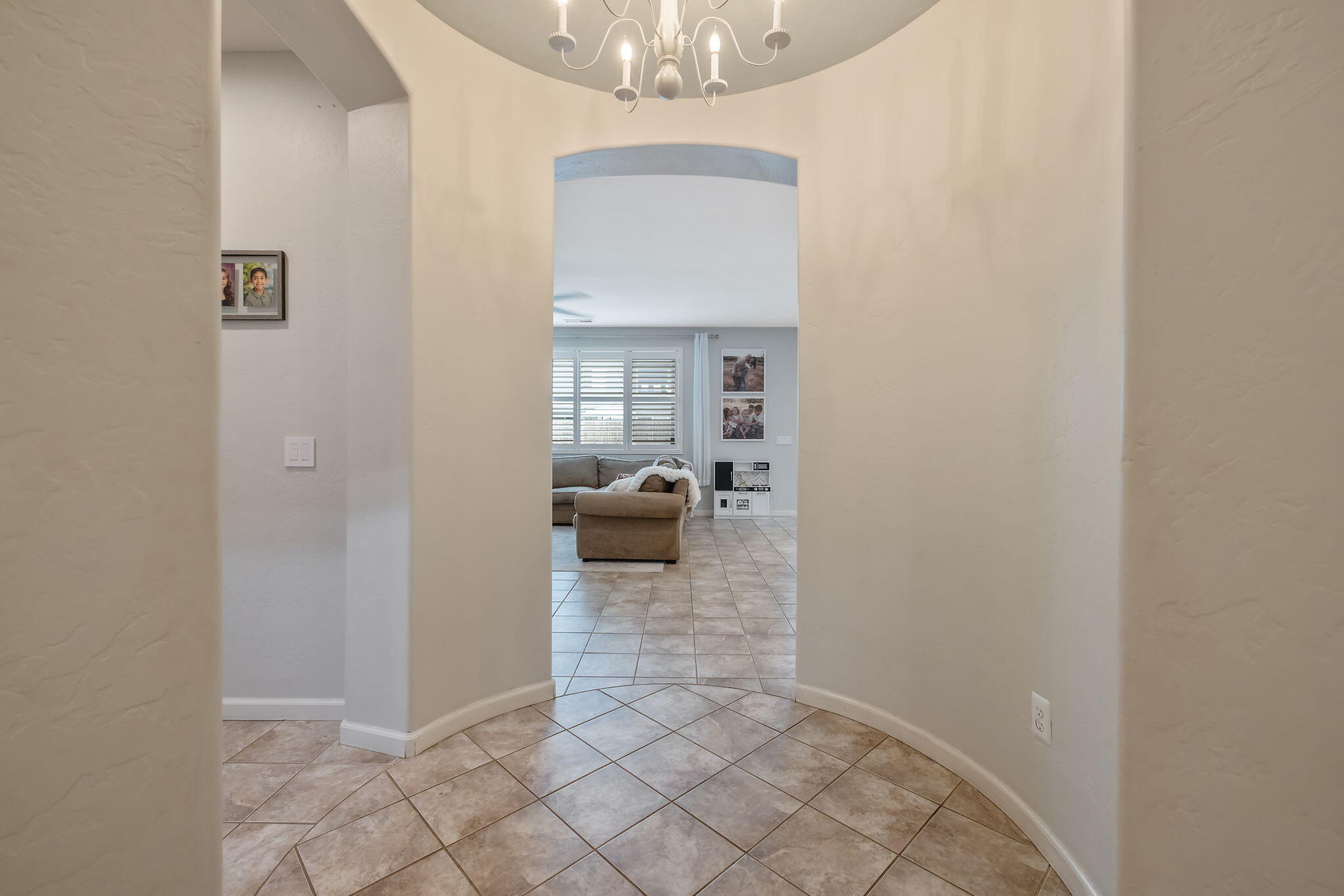 6109 W Delaware Ct, Visalia, CA 93291