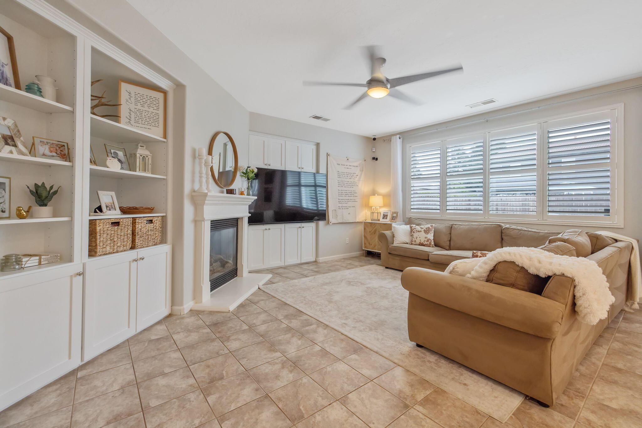 6109 W Delaware Ct, Visalia, CA 93291