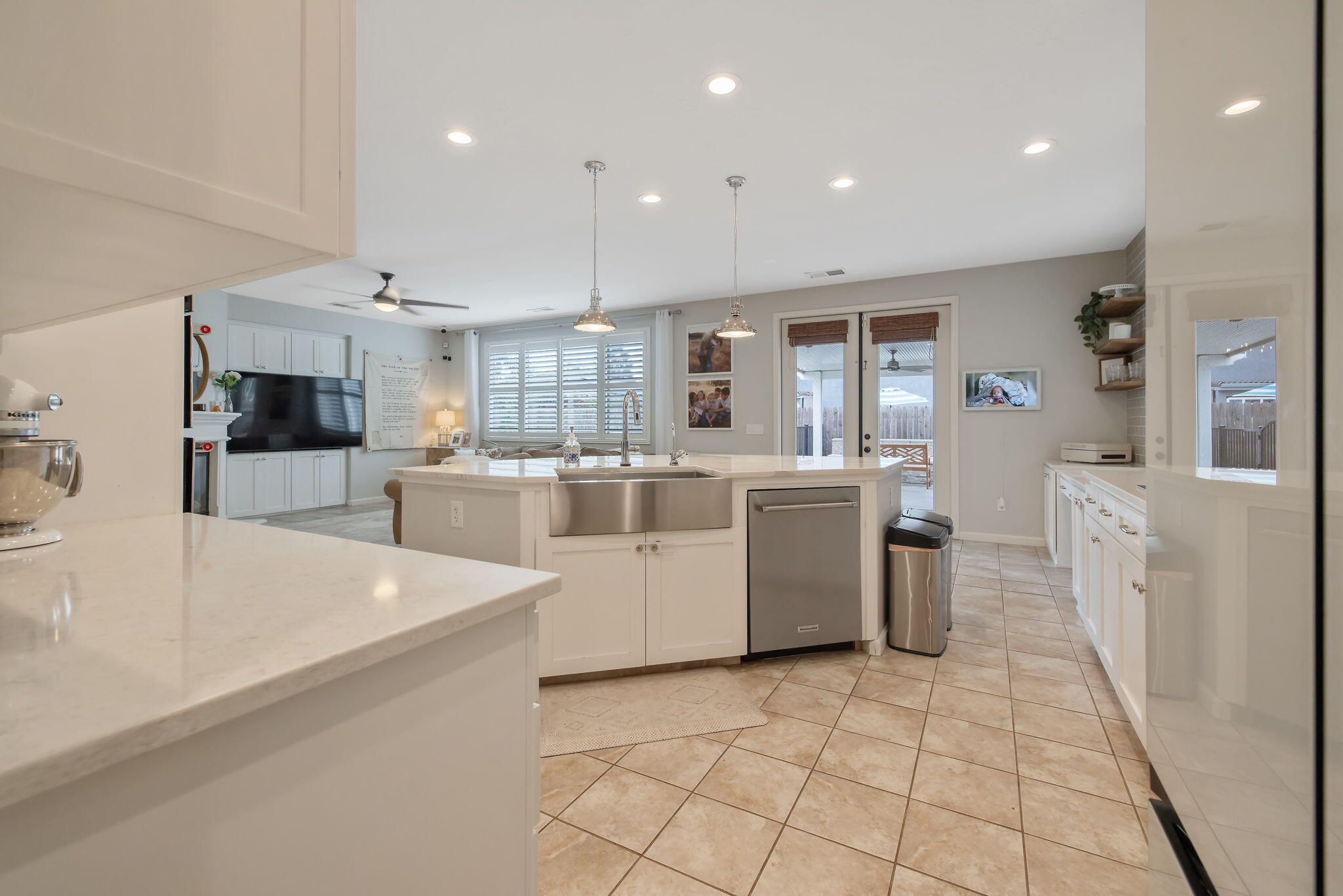 6109 W Delaware Ct, Visalia, CA 93291