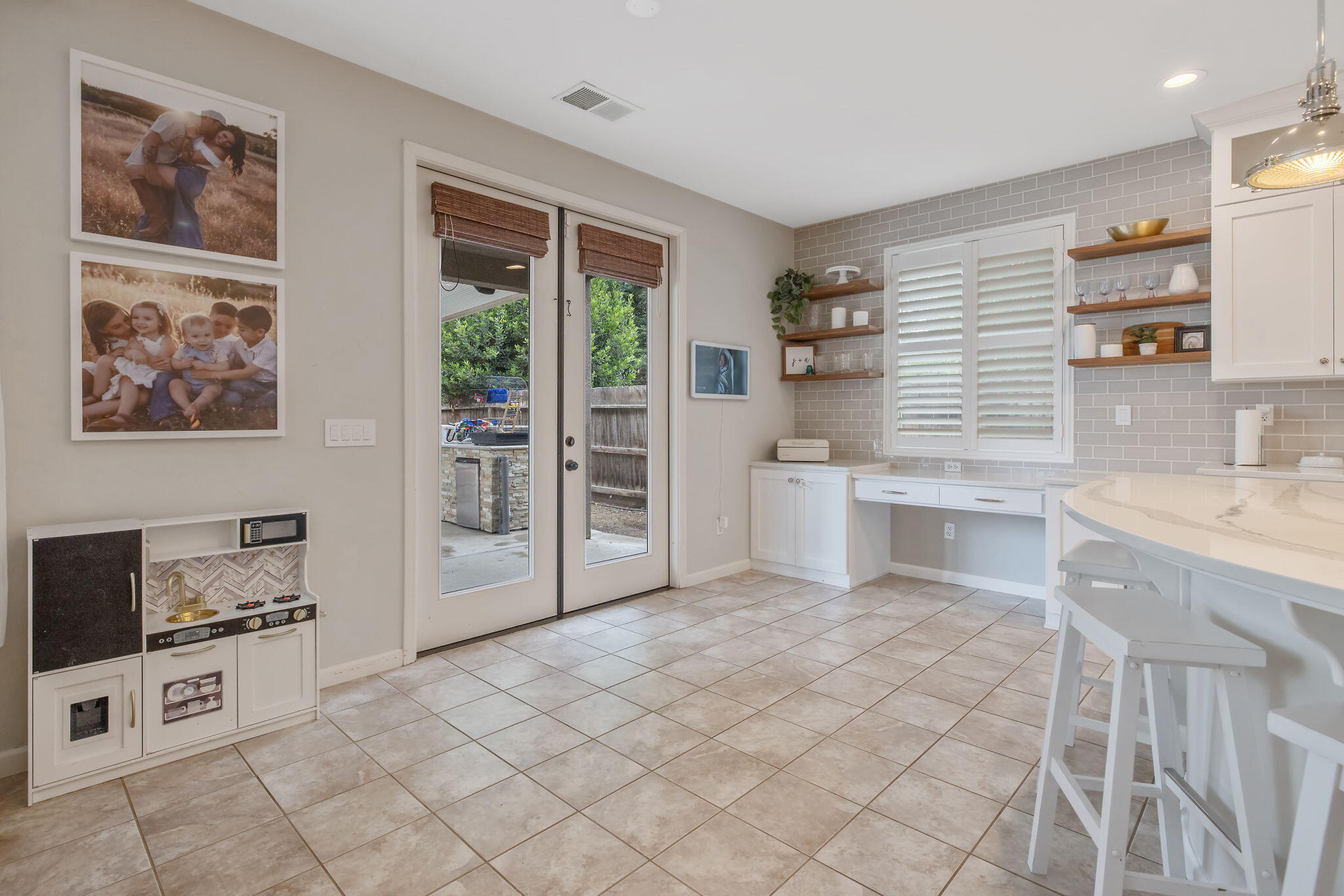 6109 W Delaware Ct, Visalia, CA 93291