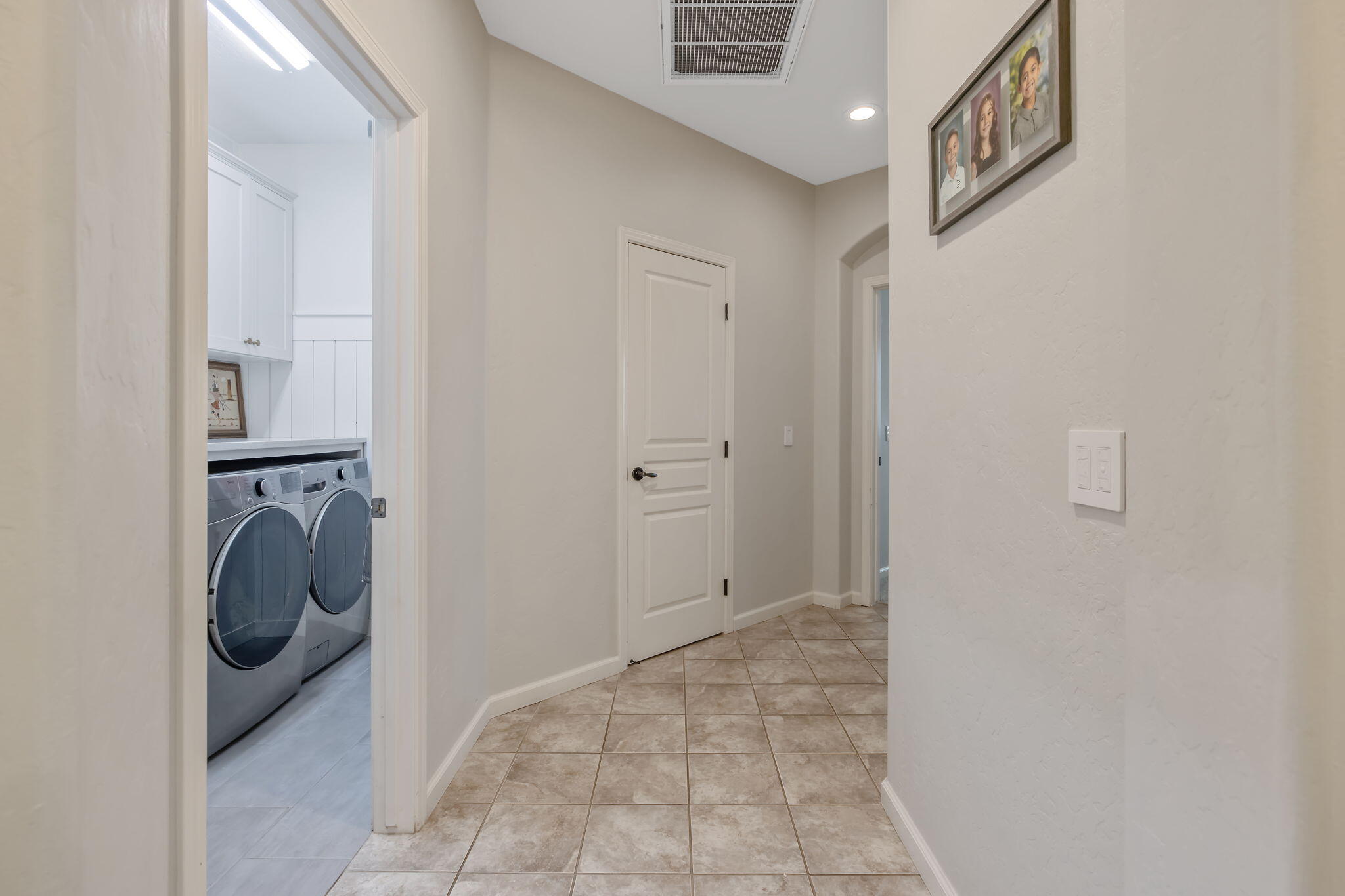 6109 W Delaware Ct, Visalia, CA 93291